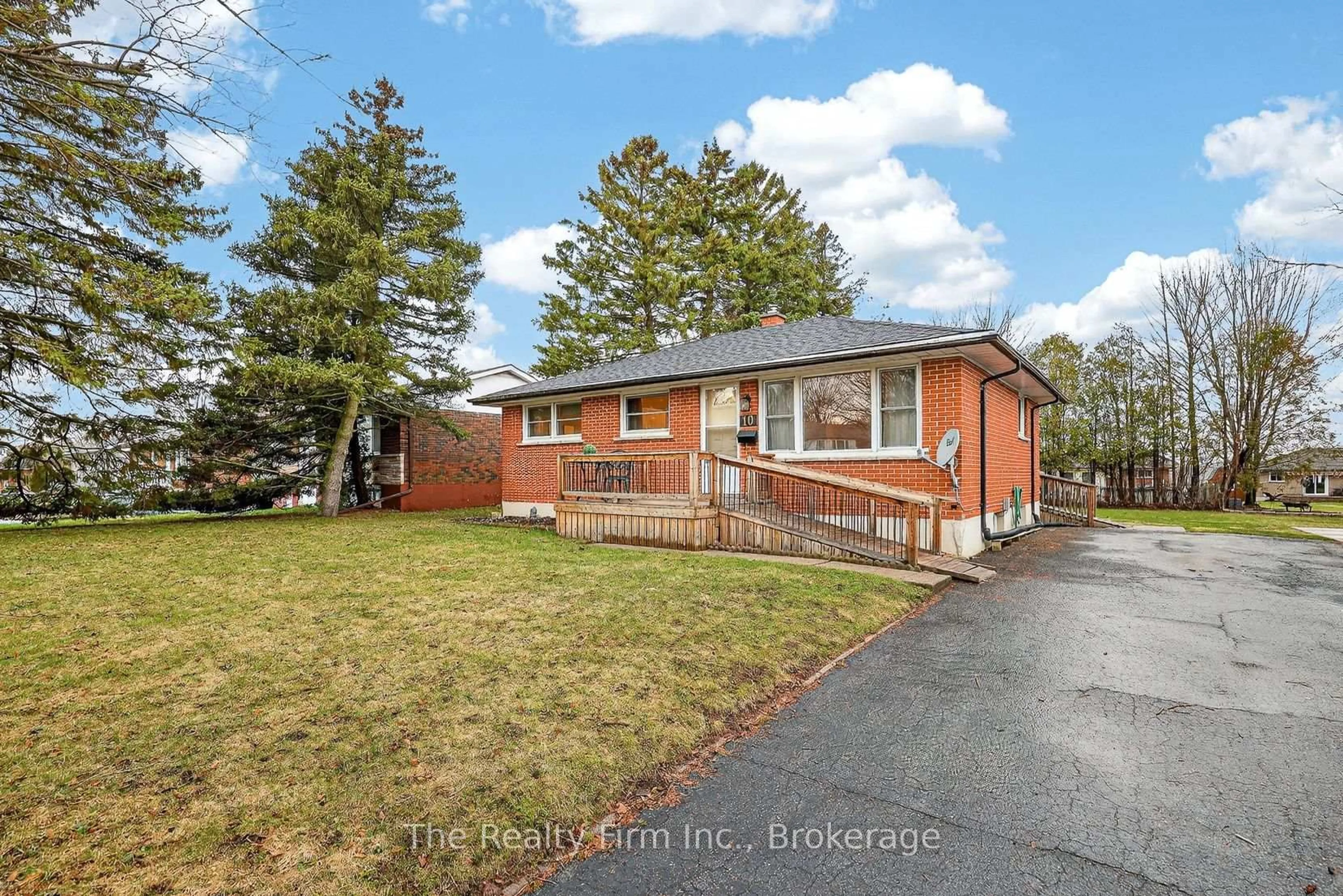 Home with brick exterior material, street for 10 Chisholm Dr, Ingersoll Ontario N5C 2C4