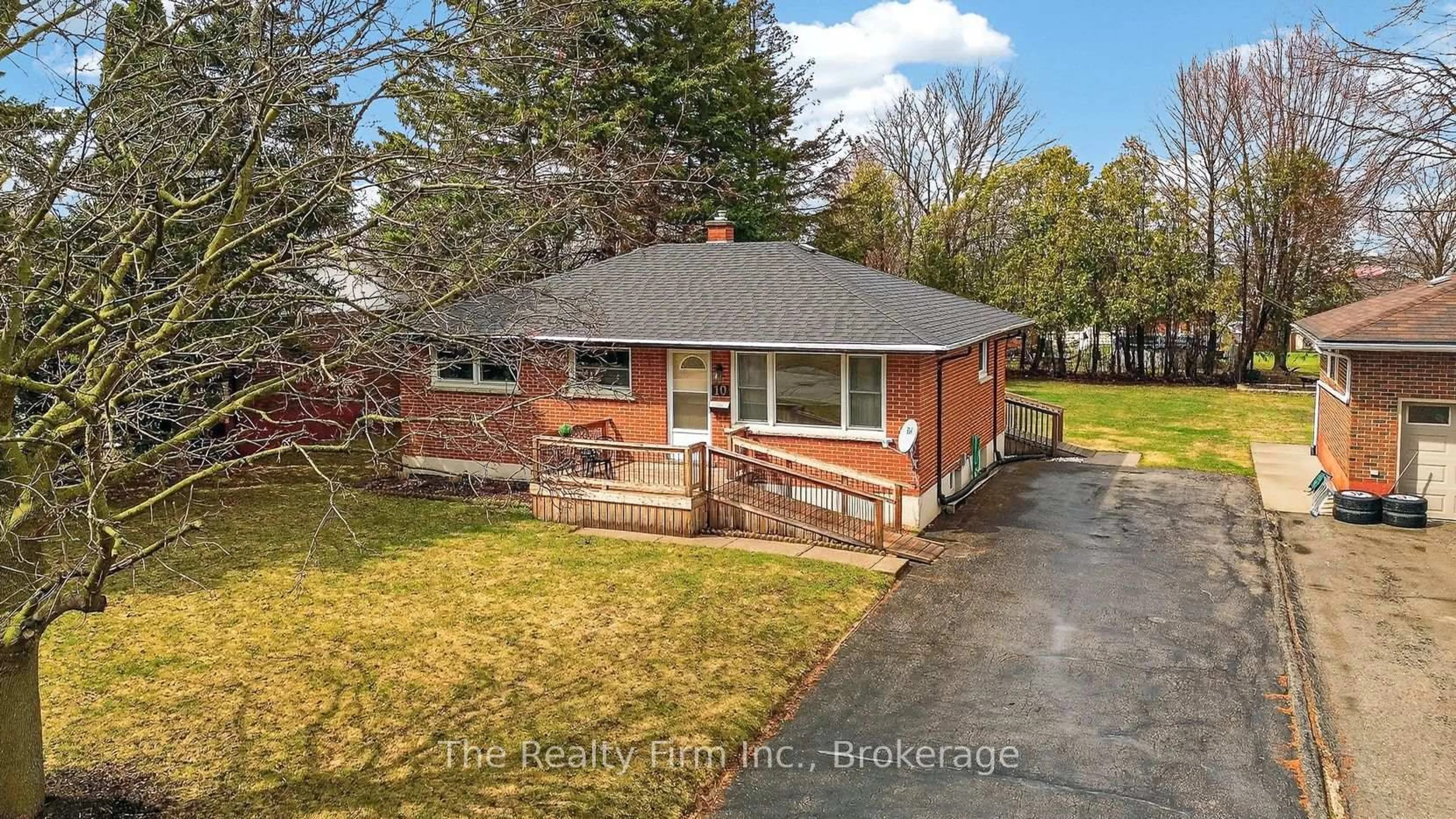 Home with brick exterior material, street for 10 Chisholm Dr, Ingersoll Ontario N5C 2C4