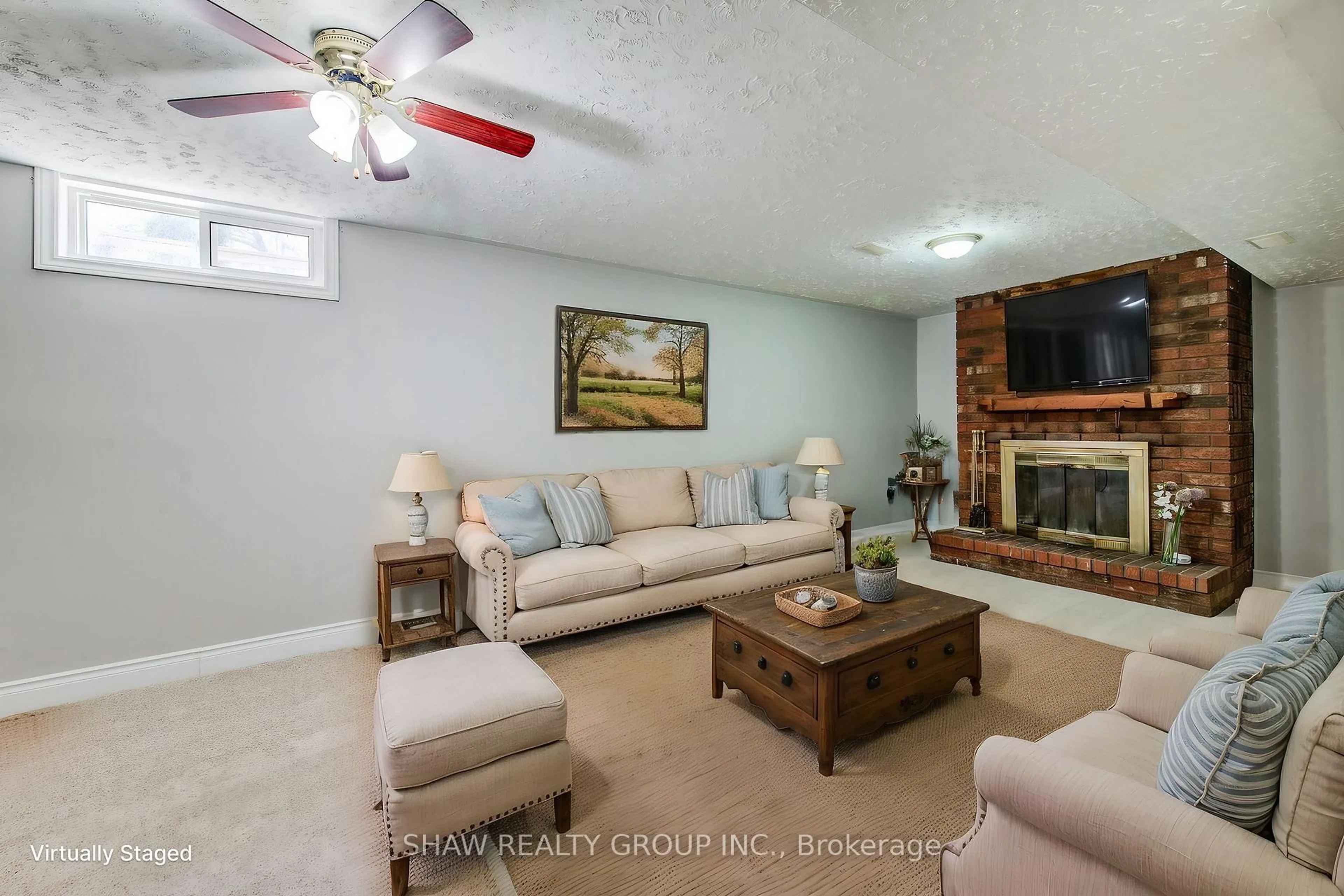 Living room with furniture, unknown for 110 Imperial Dr, Guelph Ontario N1H 7Z5