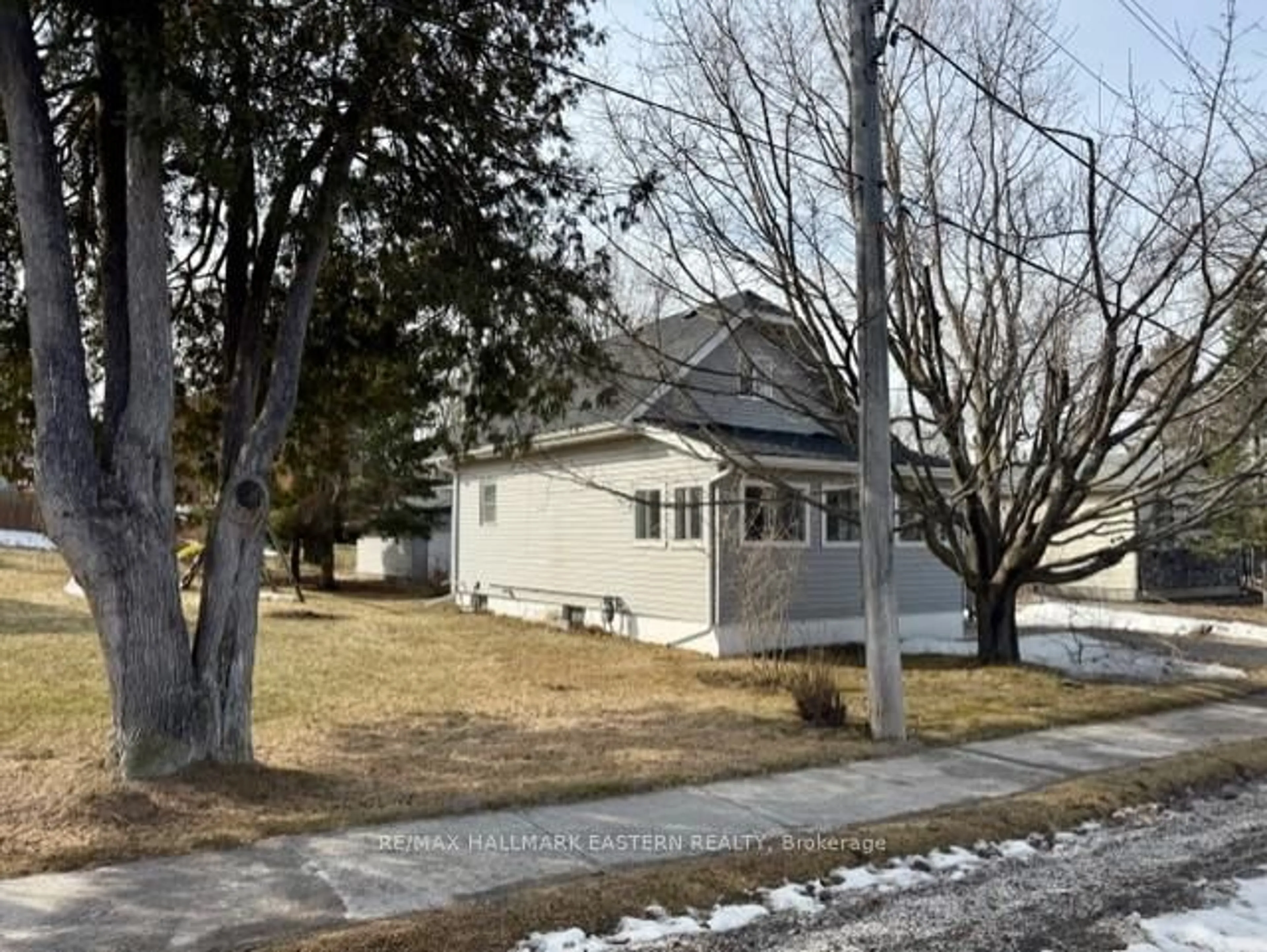 Unknown for 23 Colbourne St, Selwyn Ontario K0L 2H0