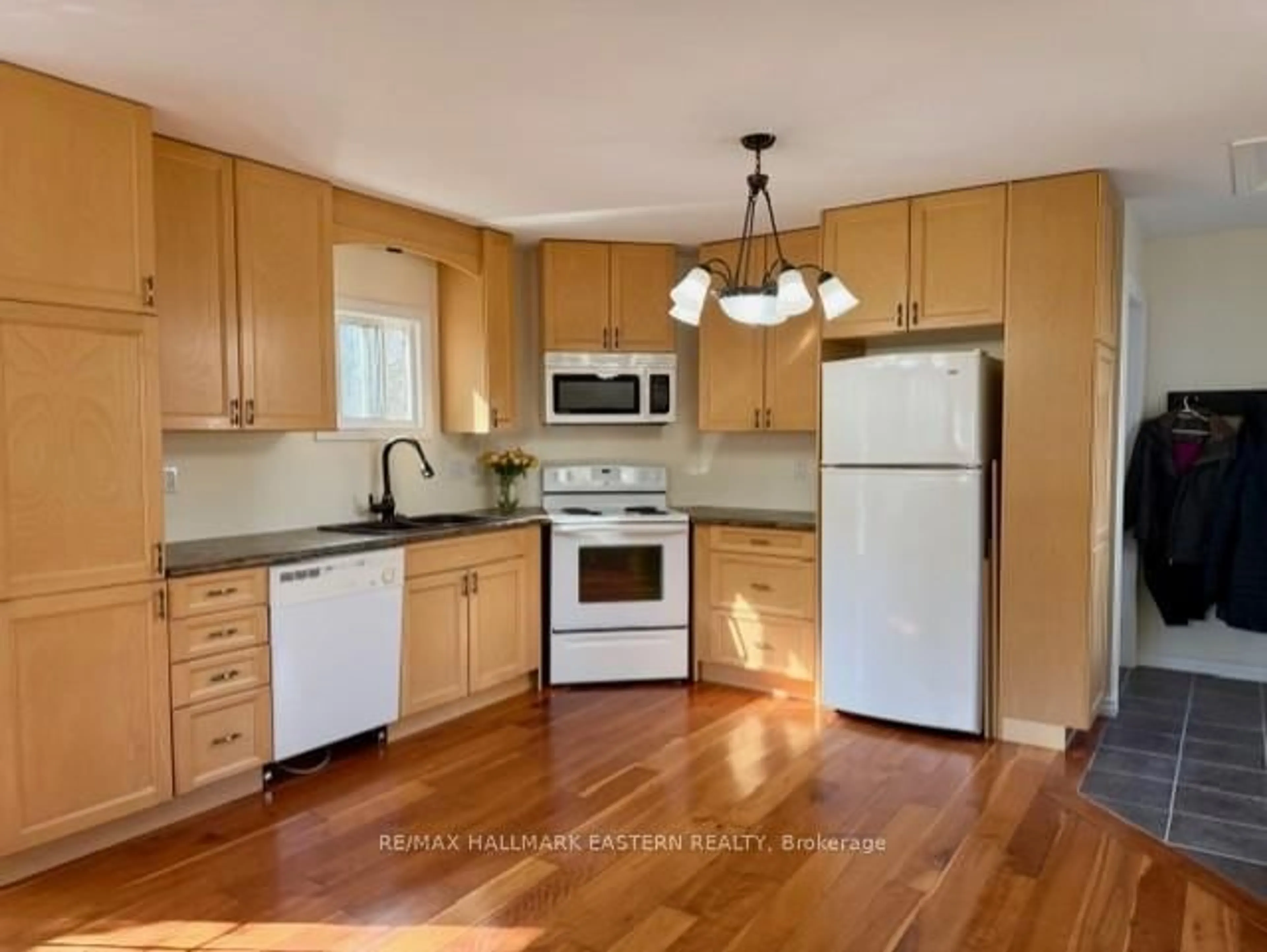 Standard kitchen, unknown for 23 Colbourne St, Selwyn Ontario K0L 2H0