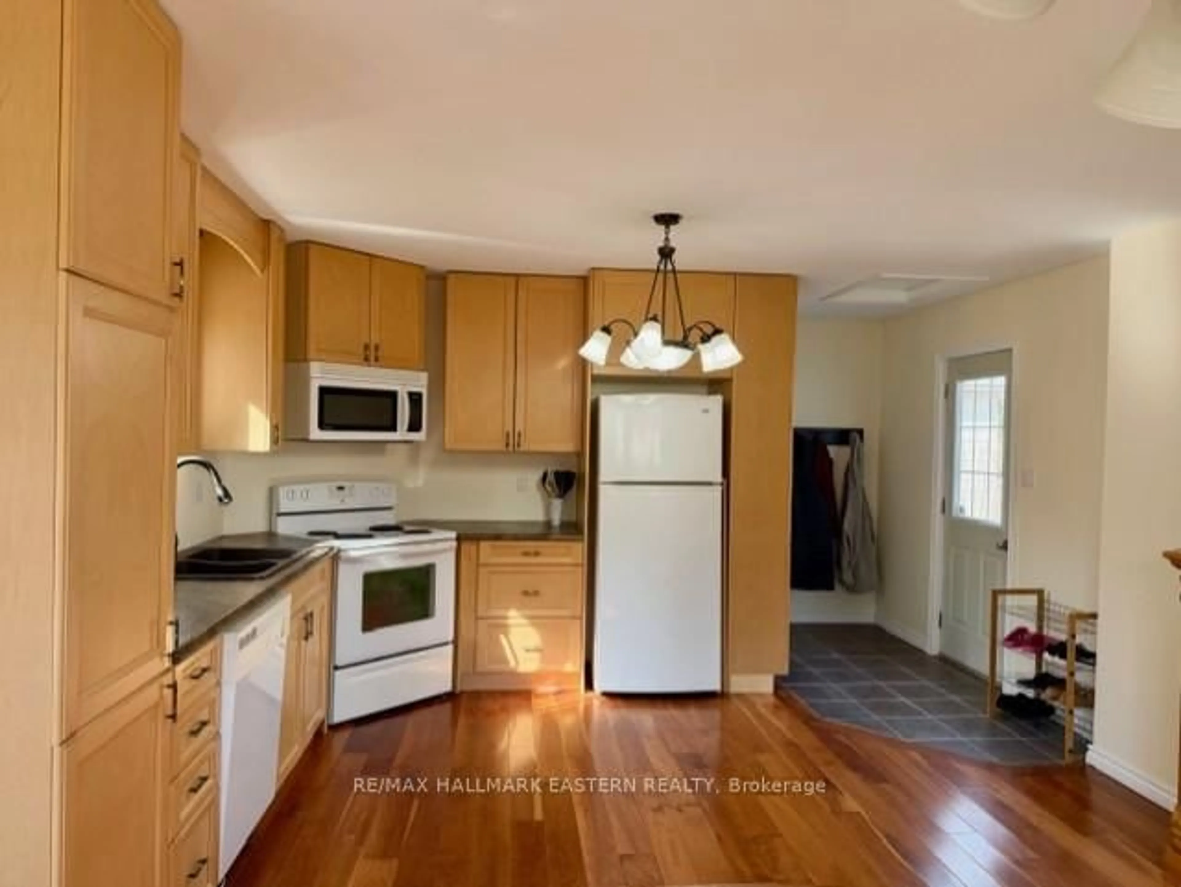Standard kitchen, wood/laminate floor for 23 Colbourne St, Selwyn Ontario K0L 2H0