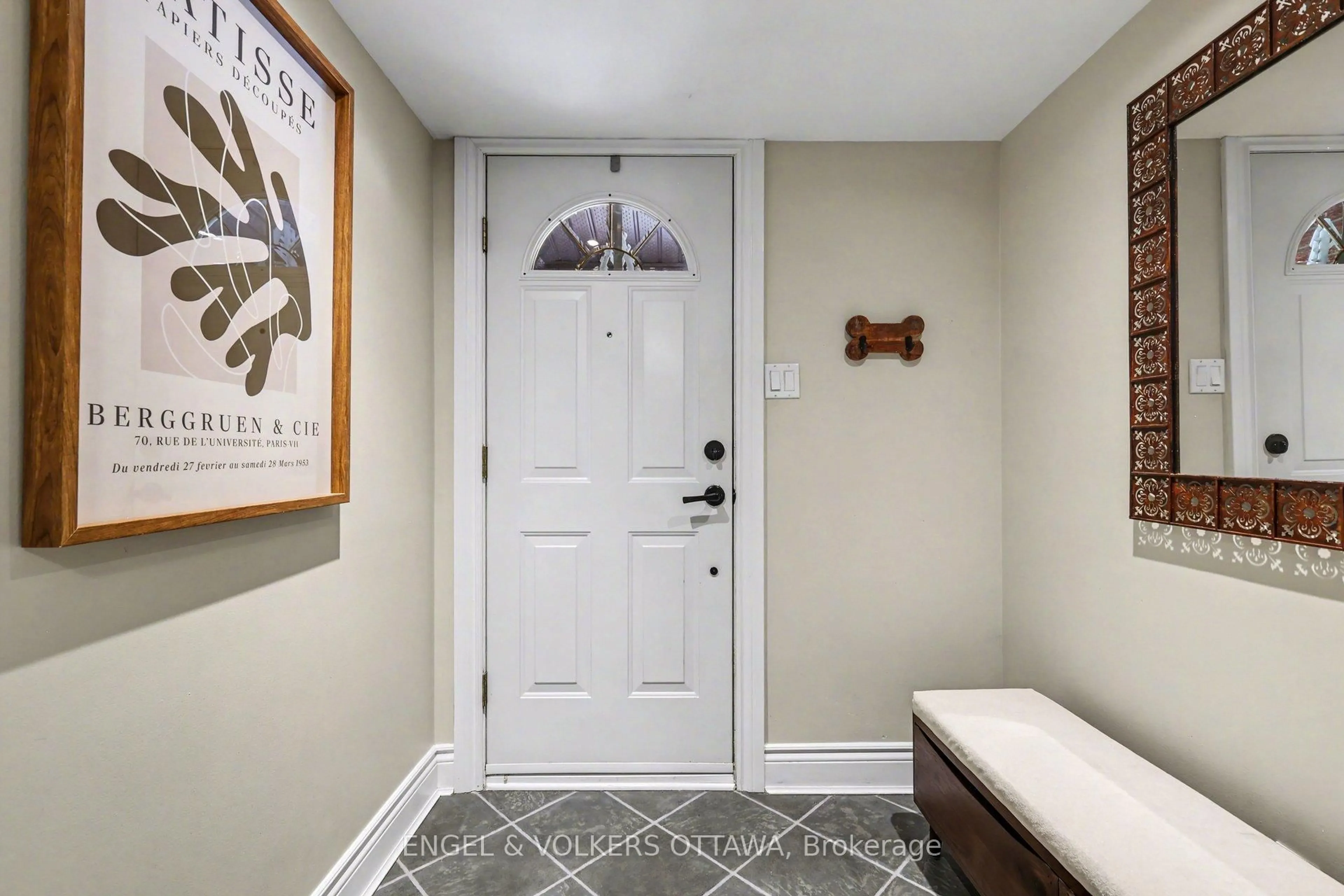 Indoor entryway for 64 Malvern Dr, Nepean Ontario K2J 1M1