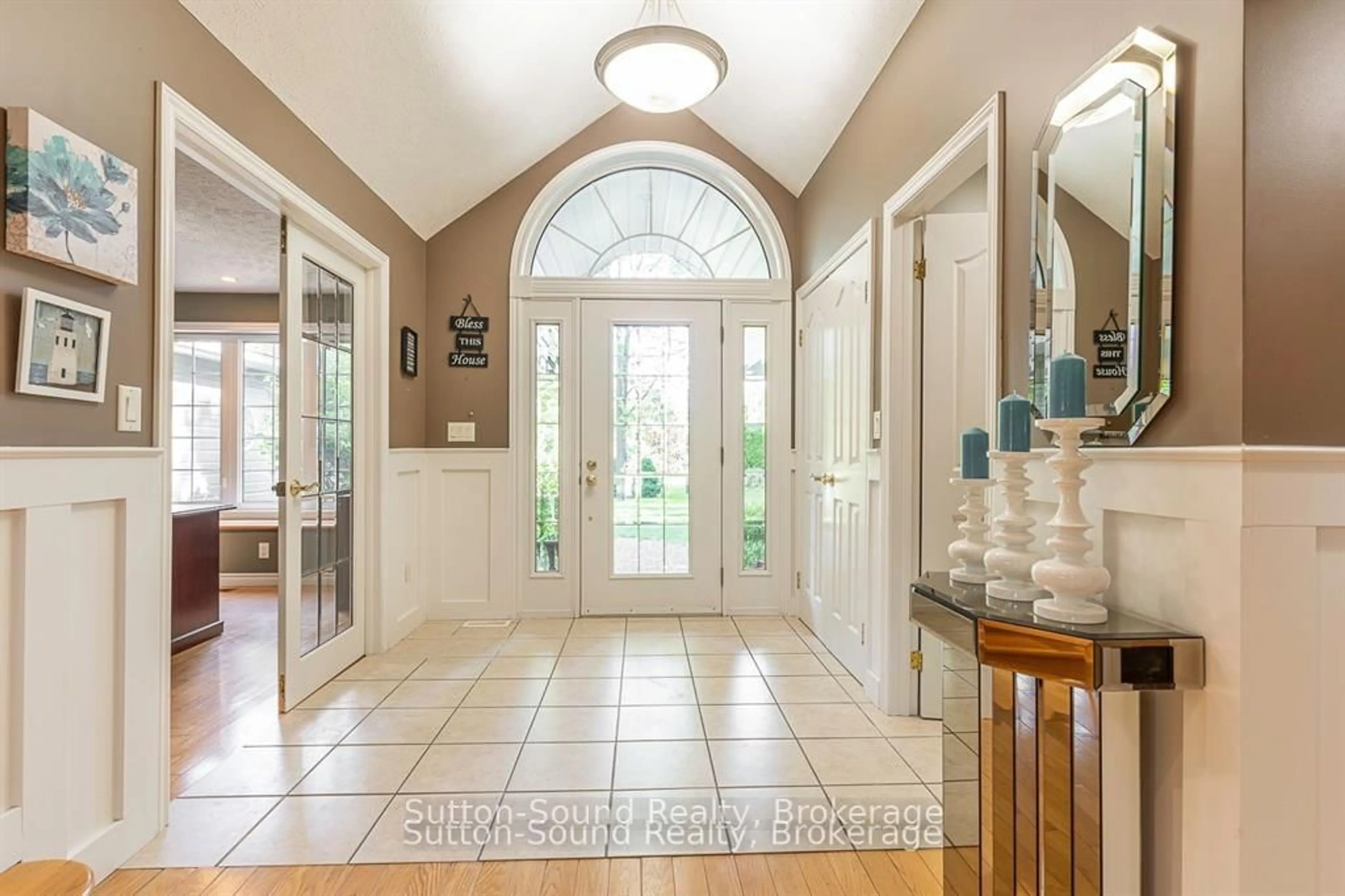 Indoor entryway for 124 Golden Pond Dr, South Bruce Peninsula Ontario N0H 2T0