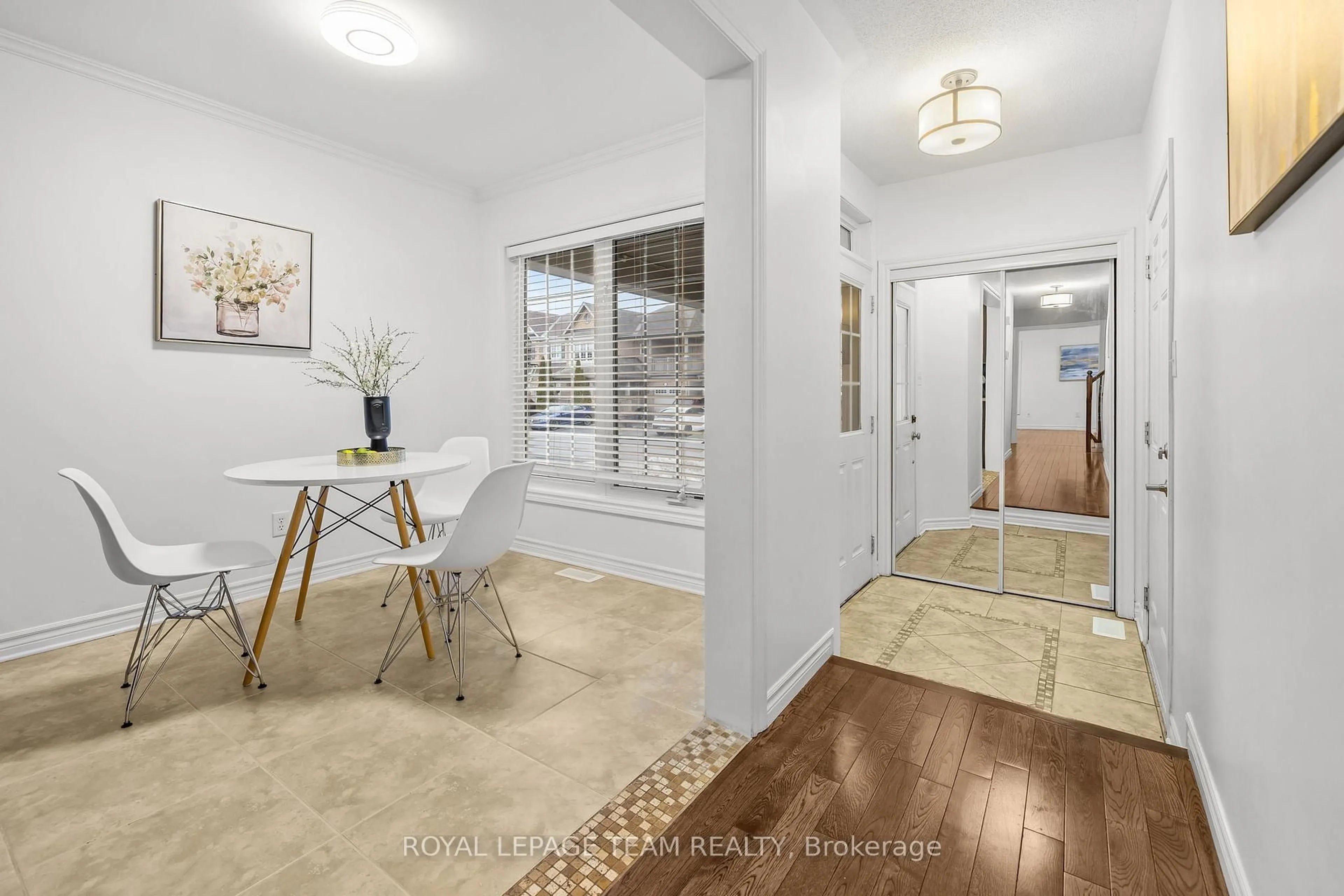 Indoor entryway for 2751 Grand Canal St, Ottawa Ontario K2J 0T1