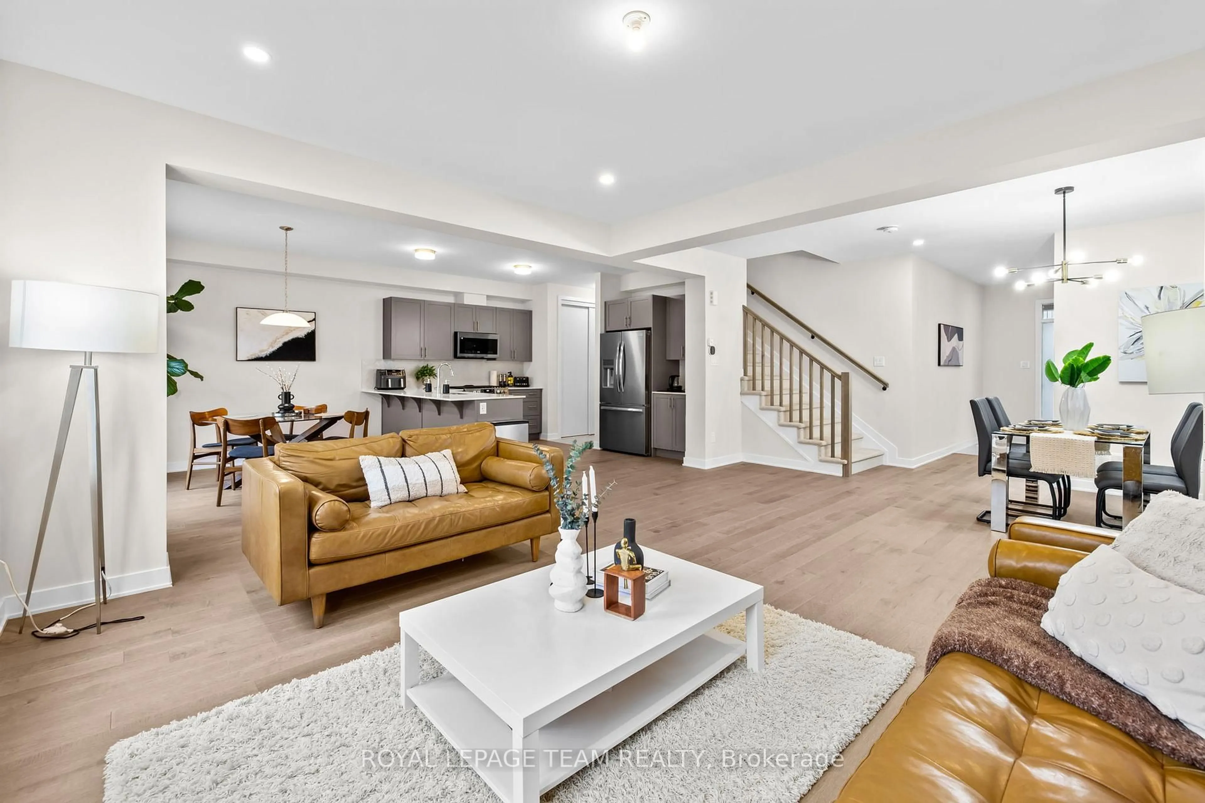 Living room with furniture, unknown for 622 Terrier Circ, Richmond Ontario K0A 2Z0