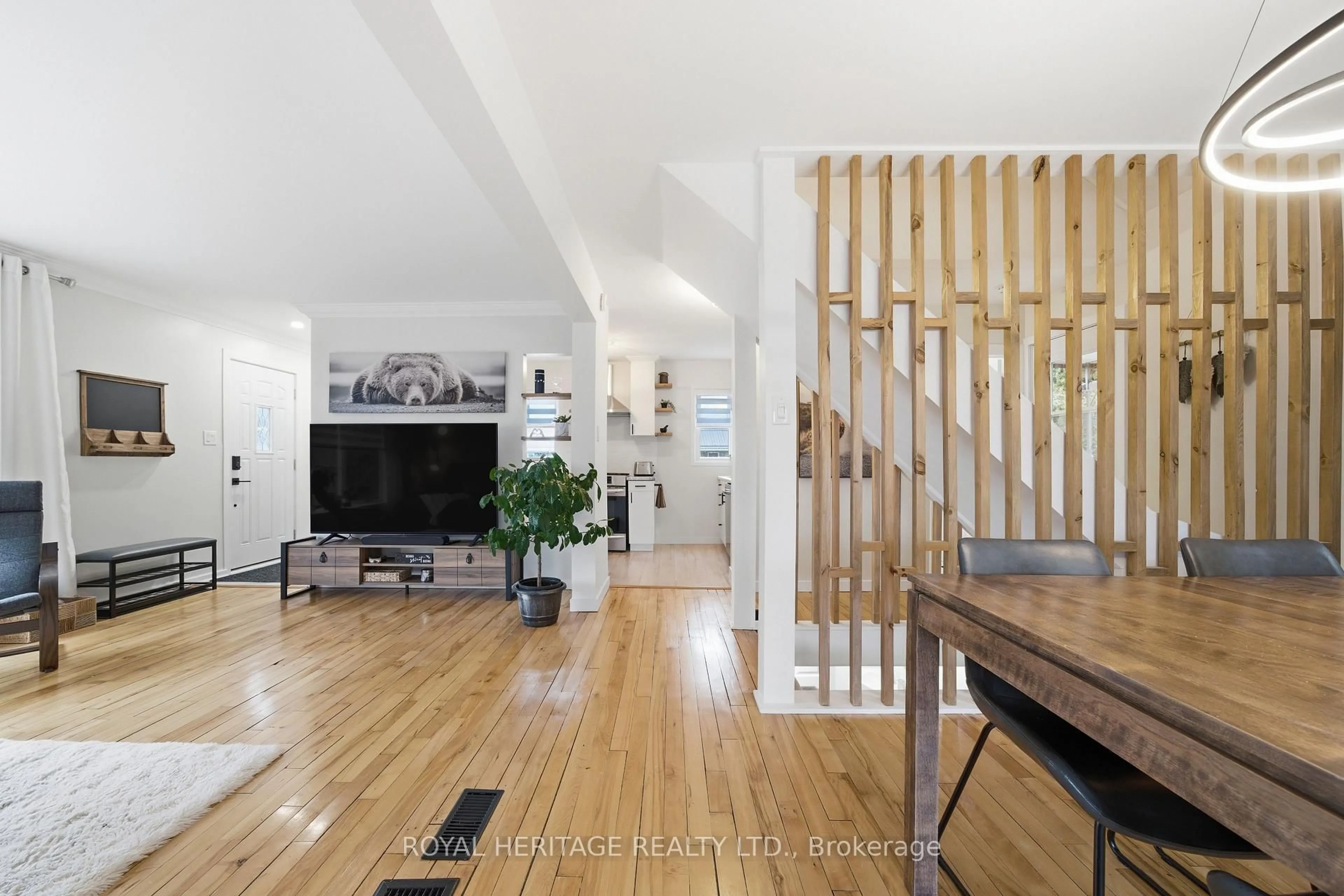 Indoor entryway for 35 Mikel Ave, Belleville Ontario K8N 2J1