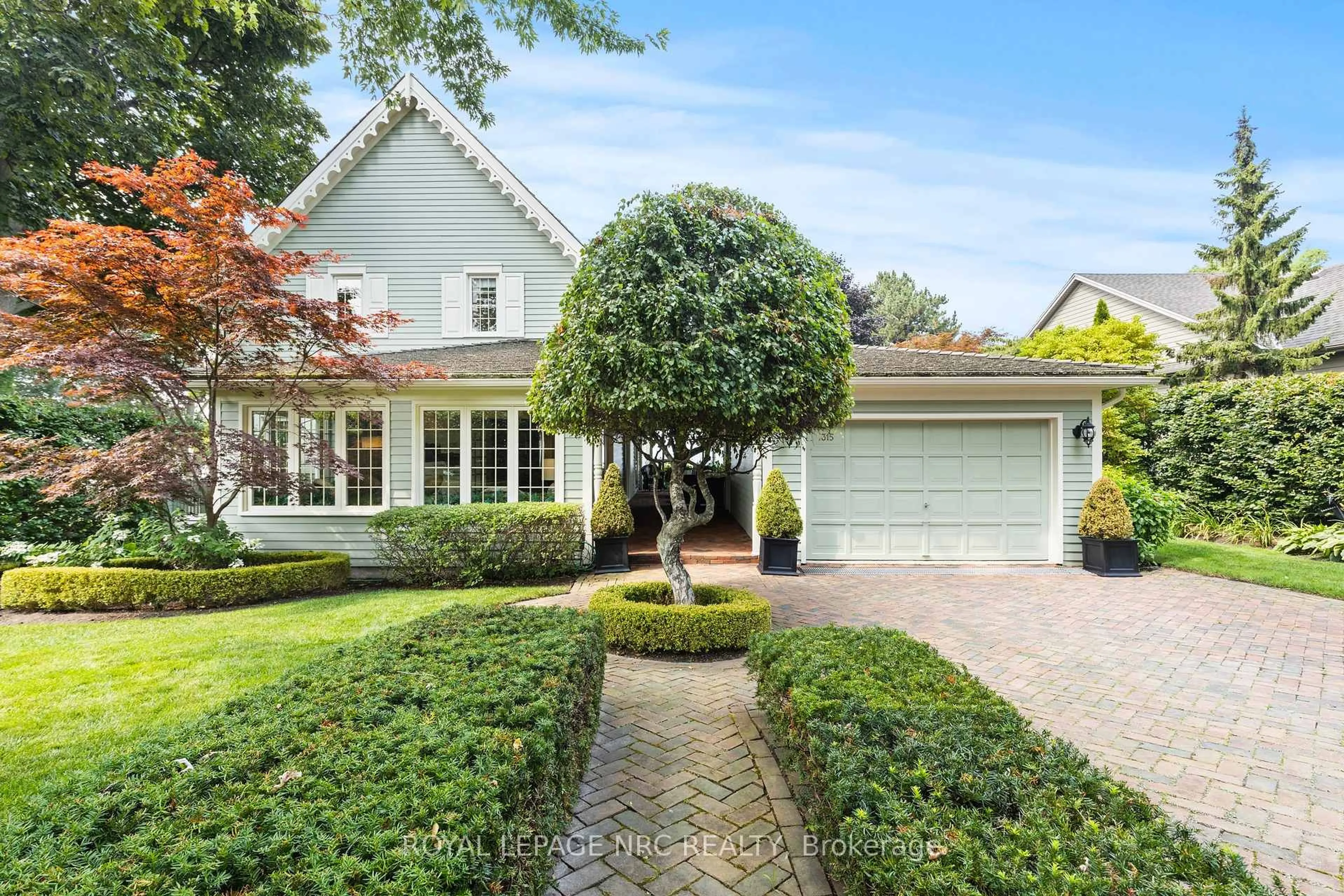 Home with brick exterior material, street for 315 Niagara Blvd, Niagara-on-the-Lake Ontario L0S 1J0