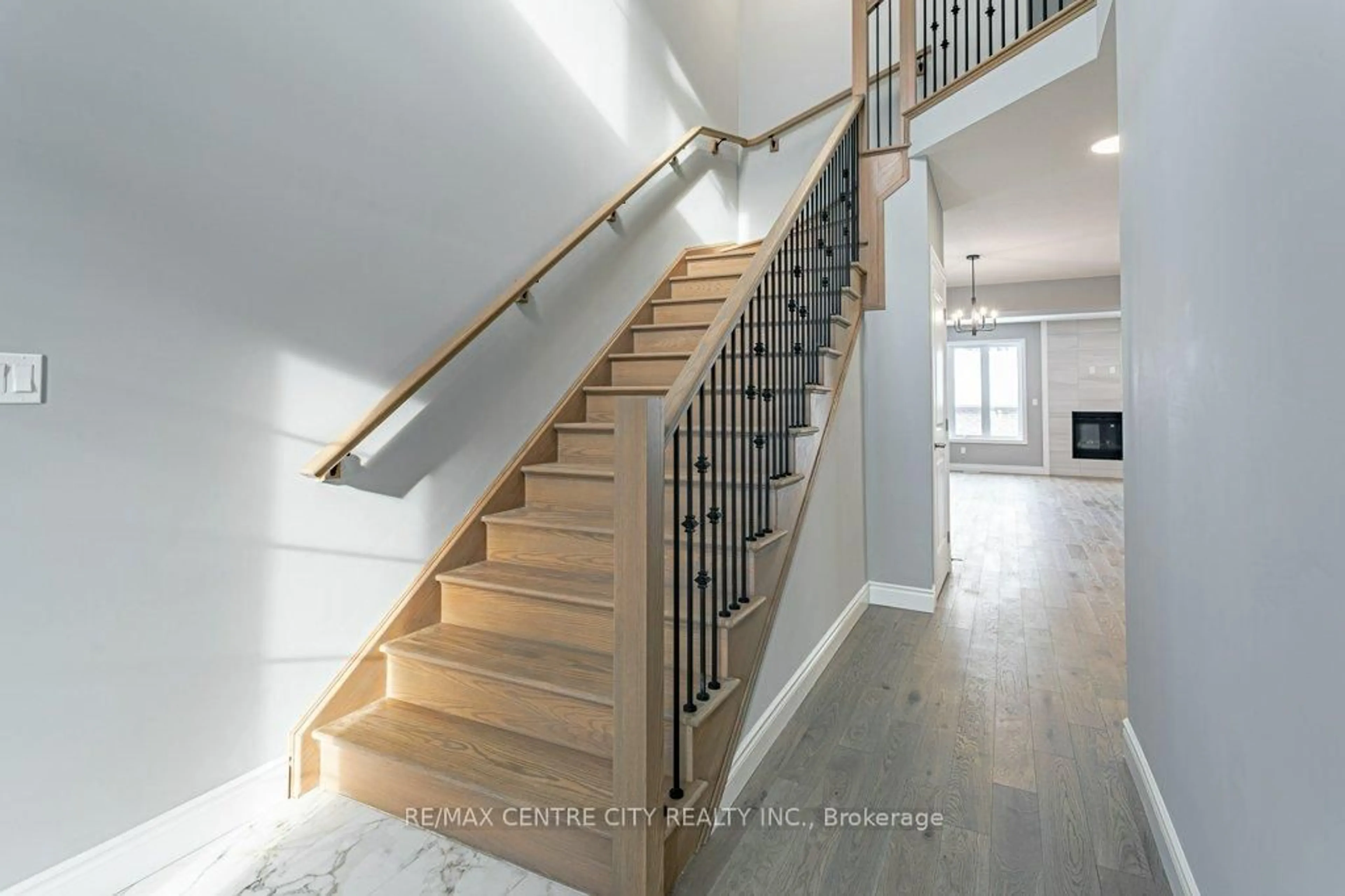 Stairs for 1596 Noah Bend, London North Ontario N6G 5S1