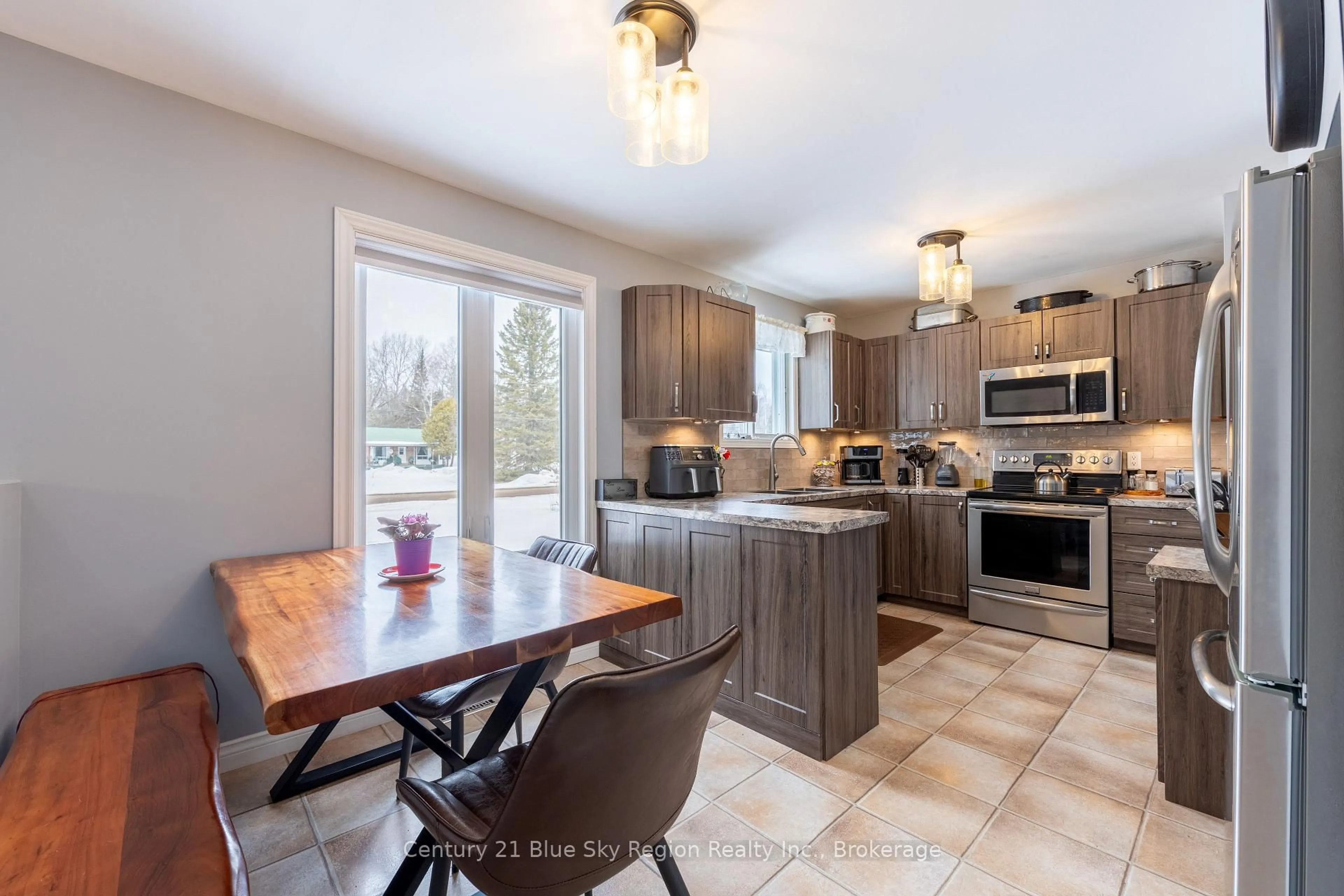 Open concept kitchen, unknown for 229 Lindquist Line, Powassan Ontario P0H 1Z0