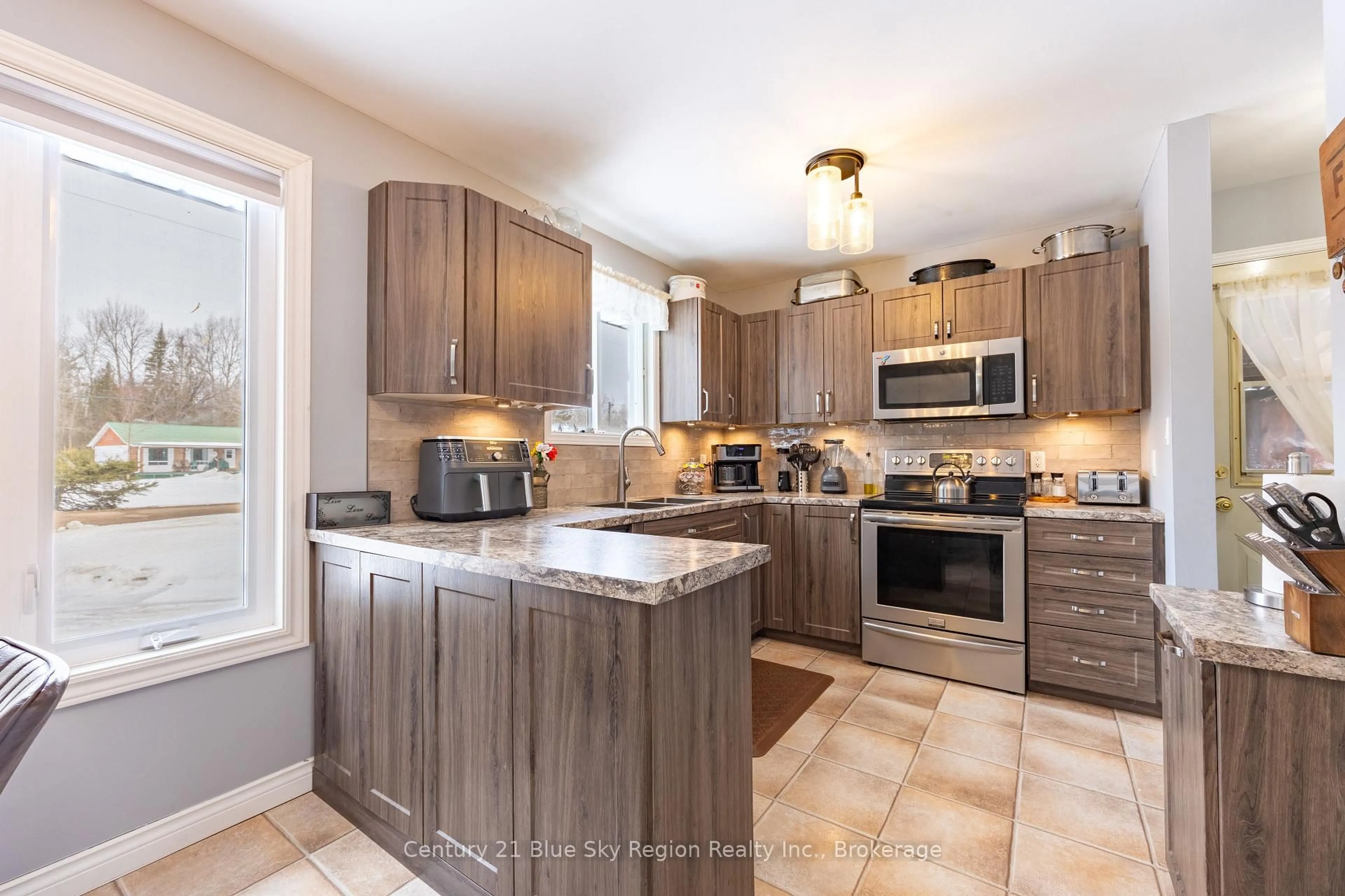 Open concept kitchen, unknown for 229 Lindquist Line, Powassan Ontario P0H 1Z0