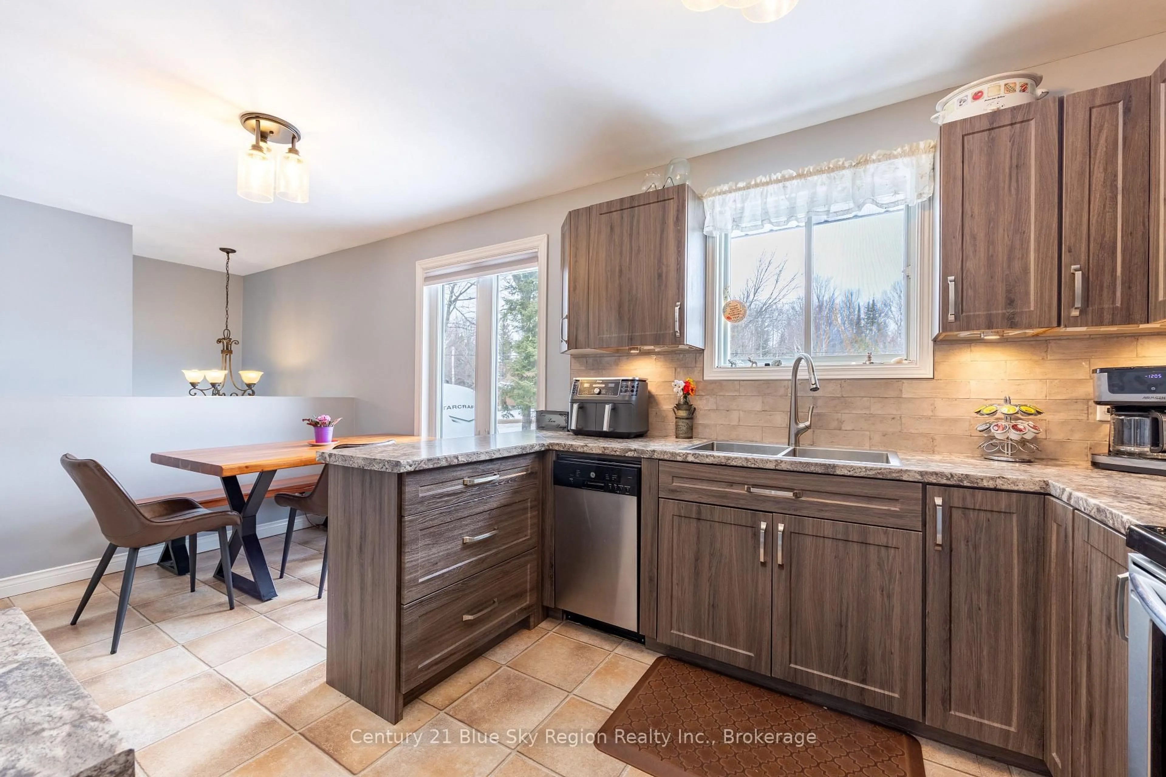 Open concept kitchen, unknown for 229 Lindquist Line, Powassan Ontario P0H 1Z0