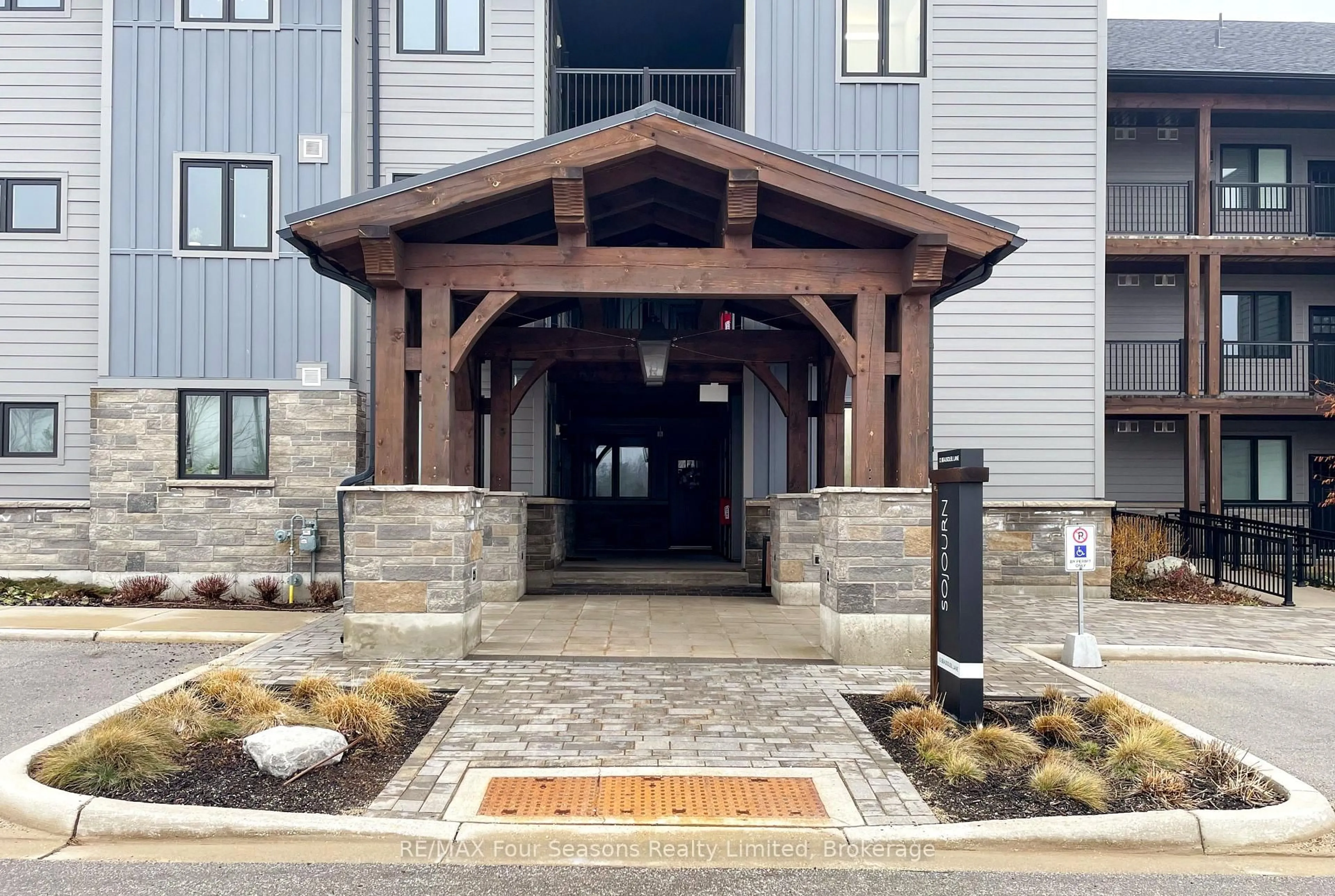 Indoor entryway for 12 BEAUSOLEIL Lane #107, Blue Mountains Ontario L9Y 2X5