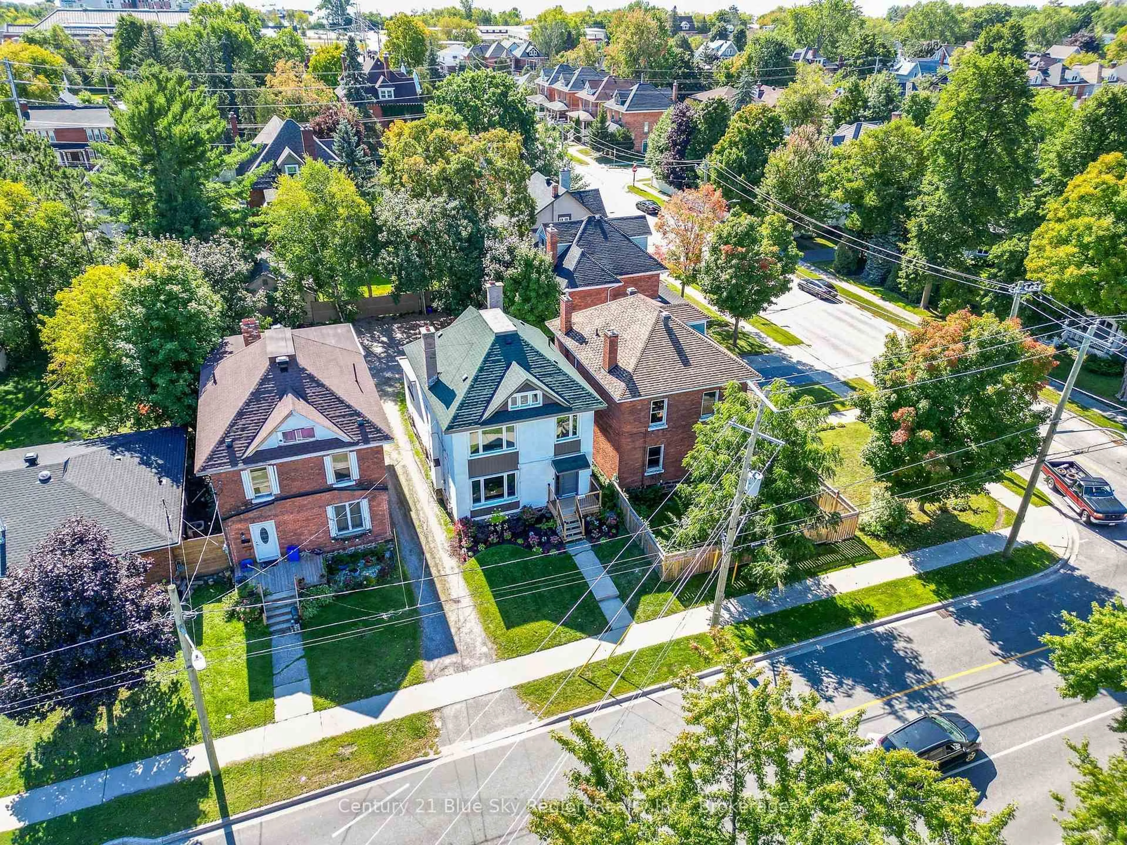 A pic from outside/outdoor area/front of a property/back of a property/a pic from drone, street for 575 JANE St, North Bay Ontario P1B 3G9