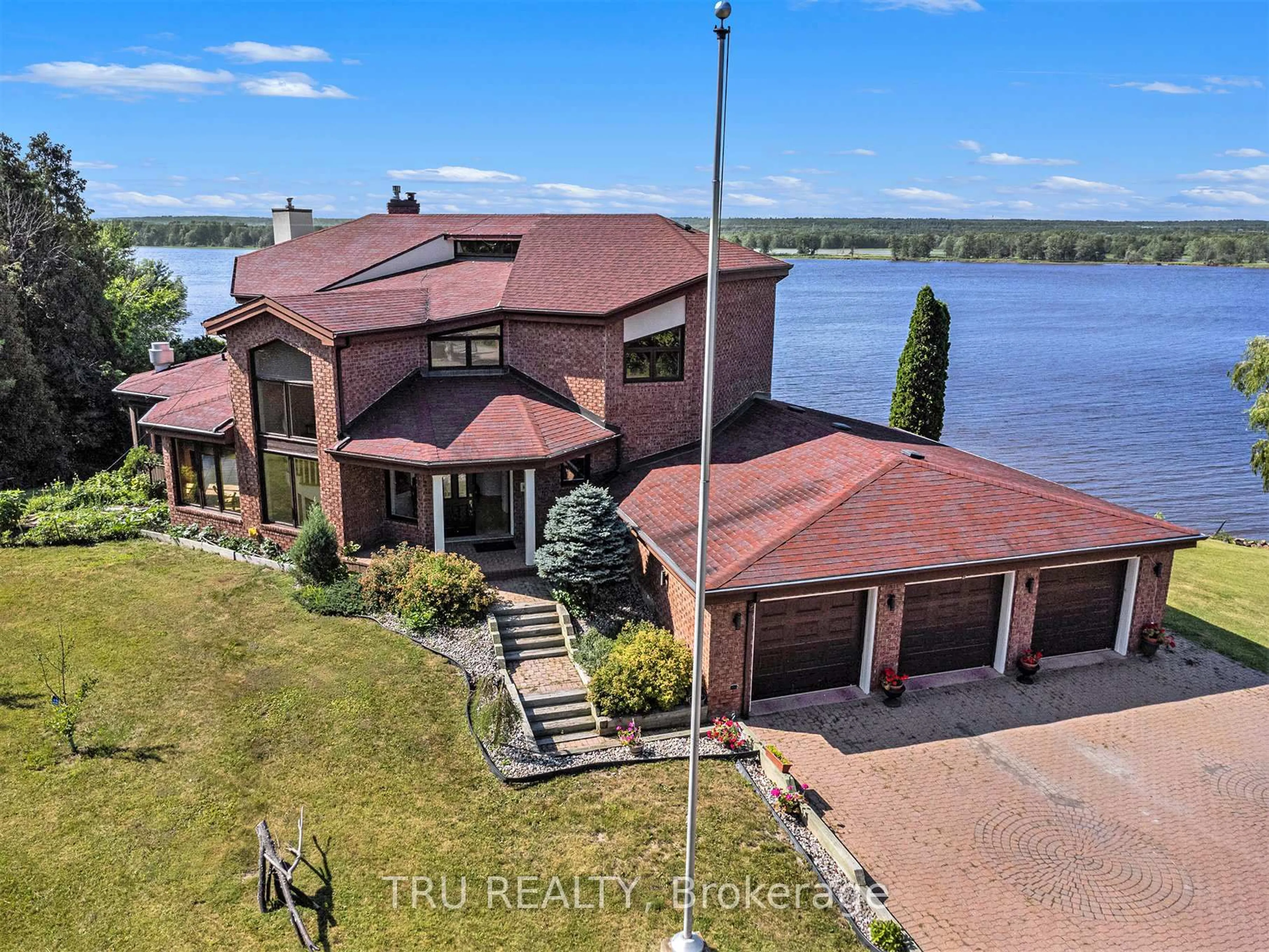 A pic from outside/outdoor area/front of a property/back of a property/a pic from drone, water/lake/river/ocean view for 1915 REGIONAL ROAD 174 Highway, Ottawa Ontario K4C 1H5