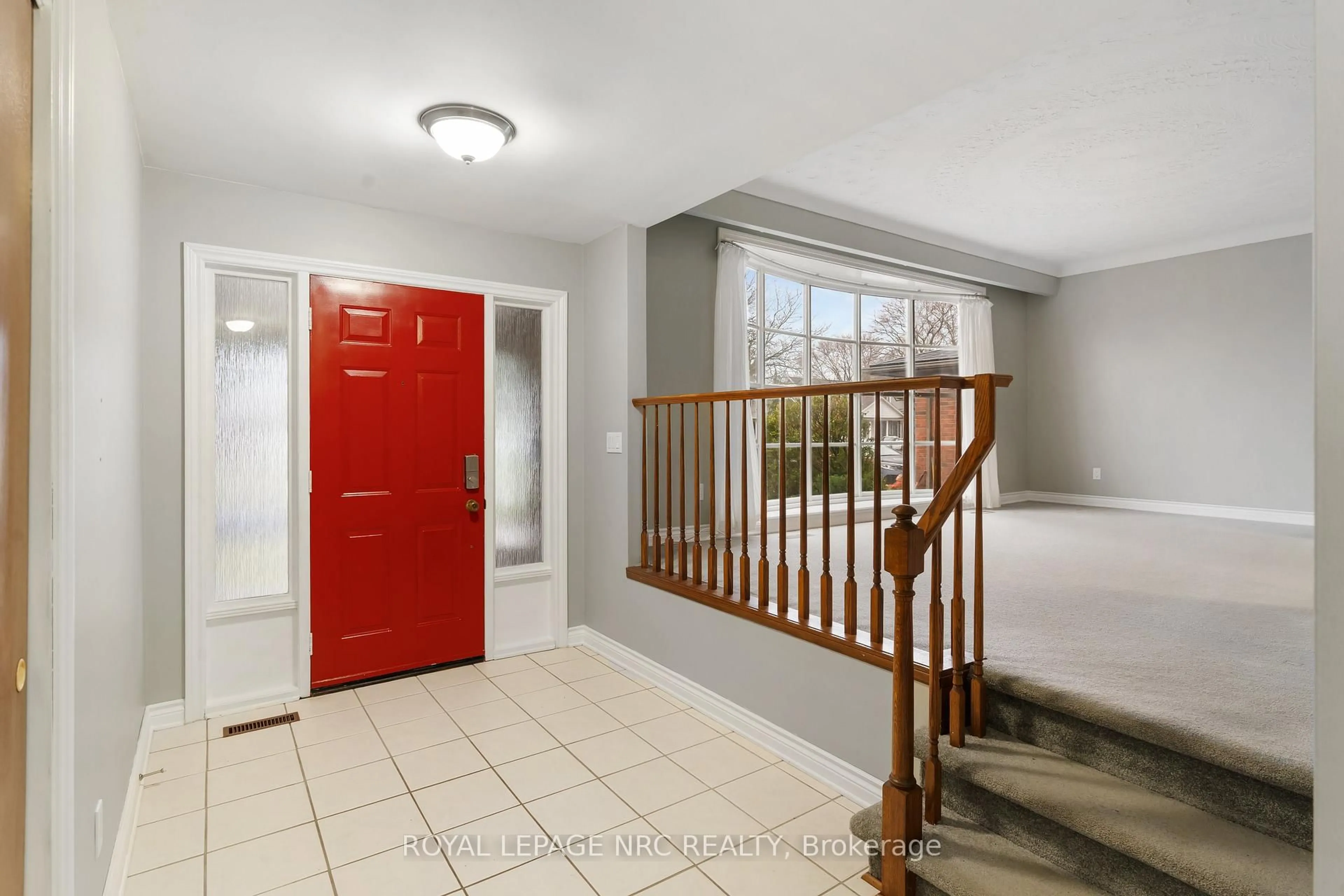 Indoor entryway for 64 Adel Dr, St. Catharines Ontario L2M 7E6