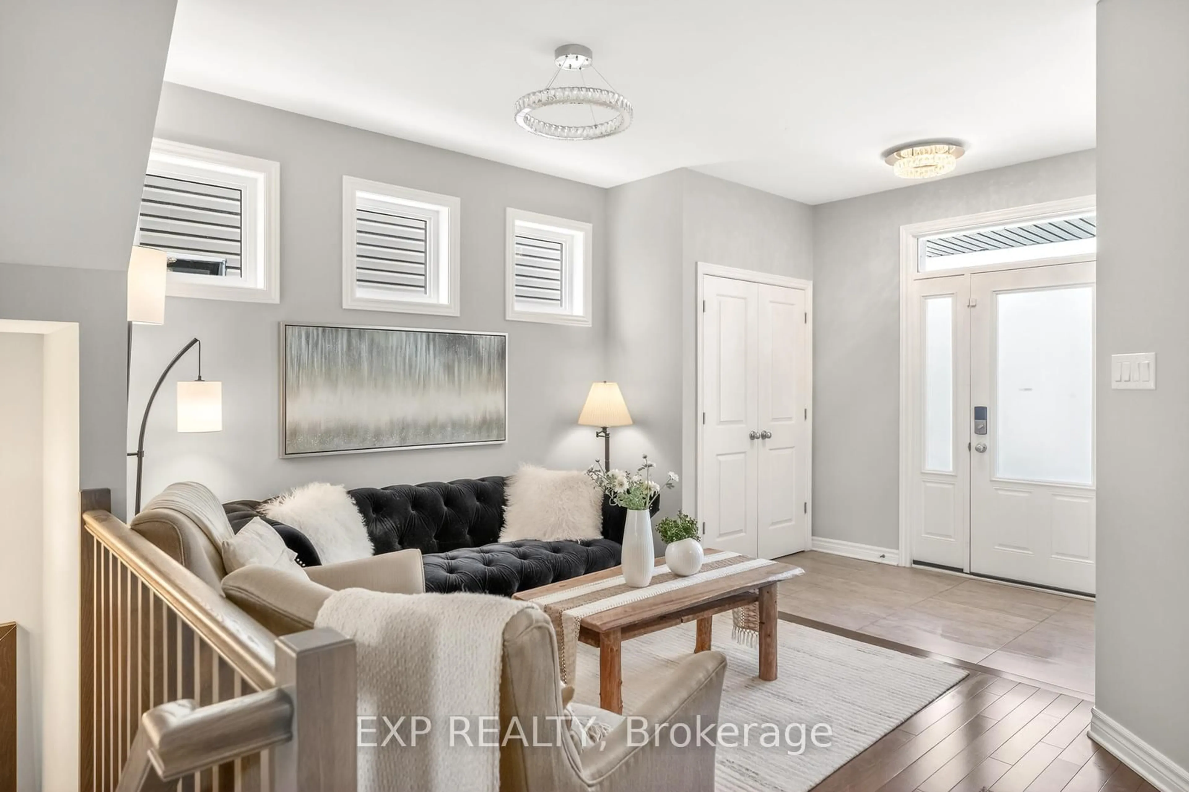 Indoor entryway for 690 Parade Dr, Ottawa Ontario K2S 0Z3