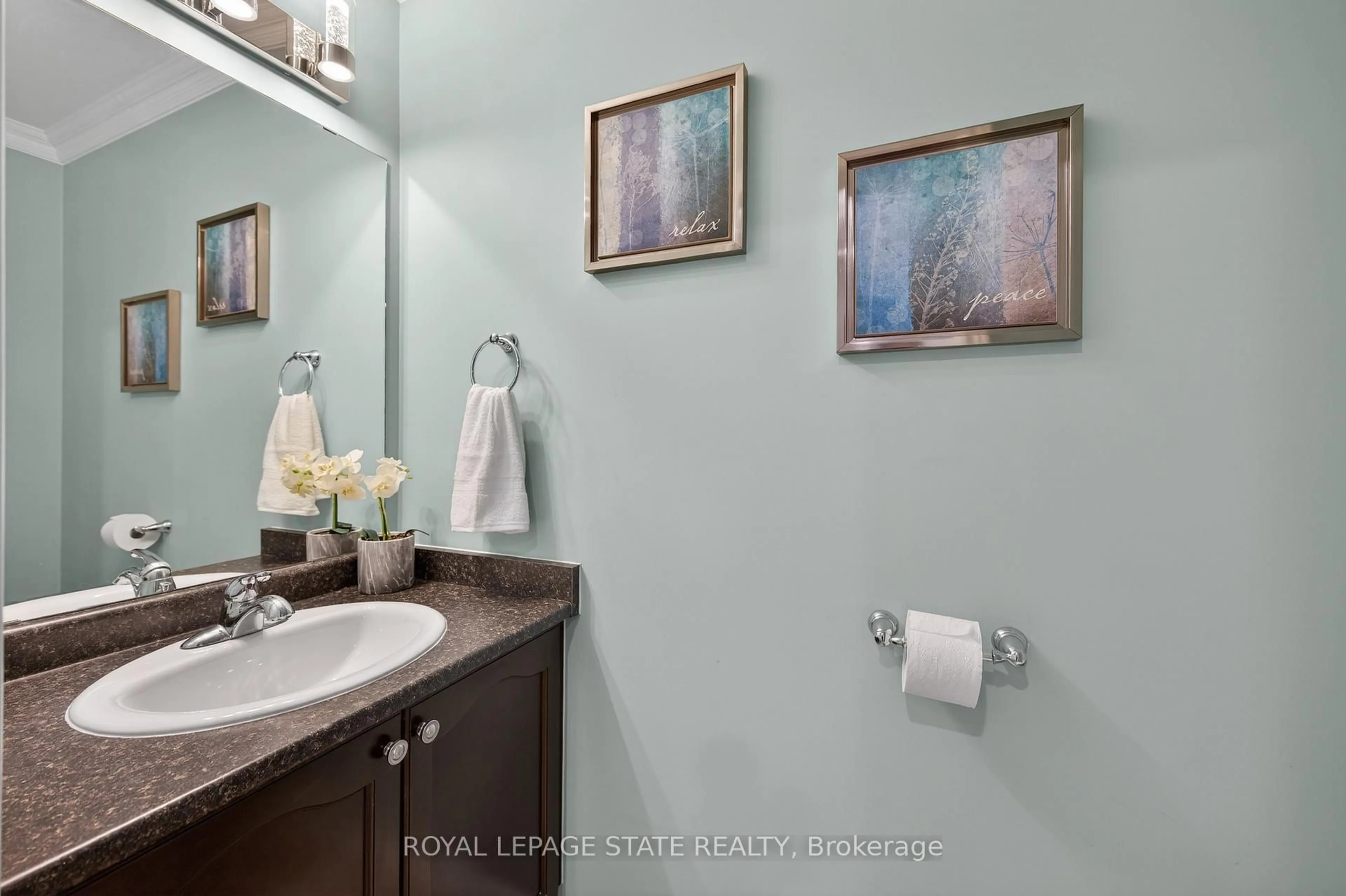 Standard bathroom, ceramic/tile floor for 300 Pinehill Dr, Hamilton Ontario L0R 1P0