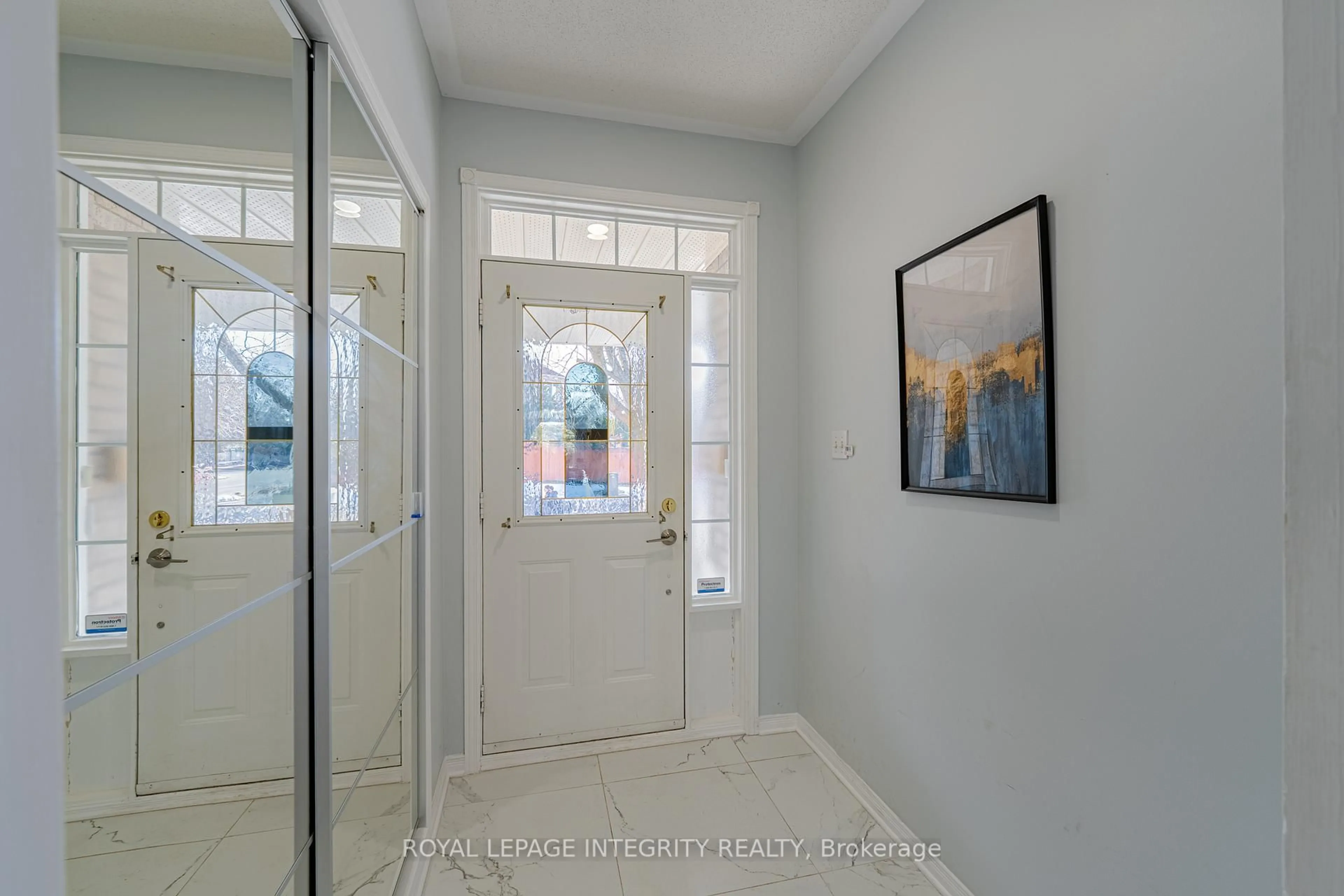 Indoor entryway for 1 Northgate St, Ottawa Ontario K2G 6C7