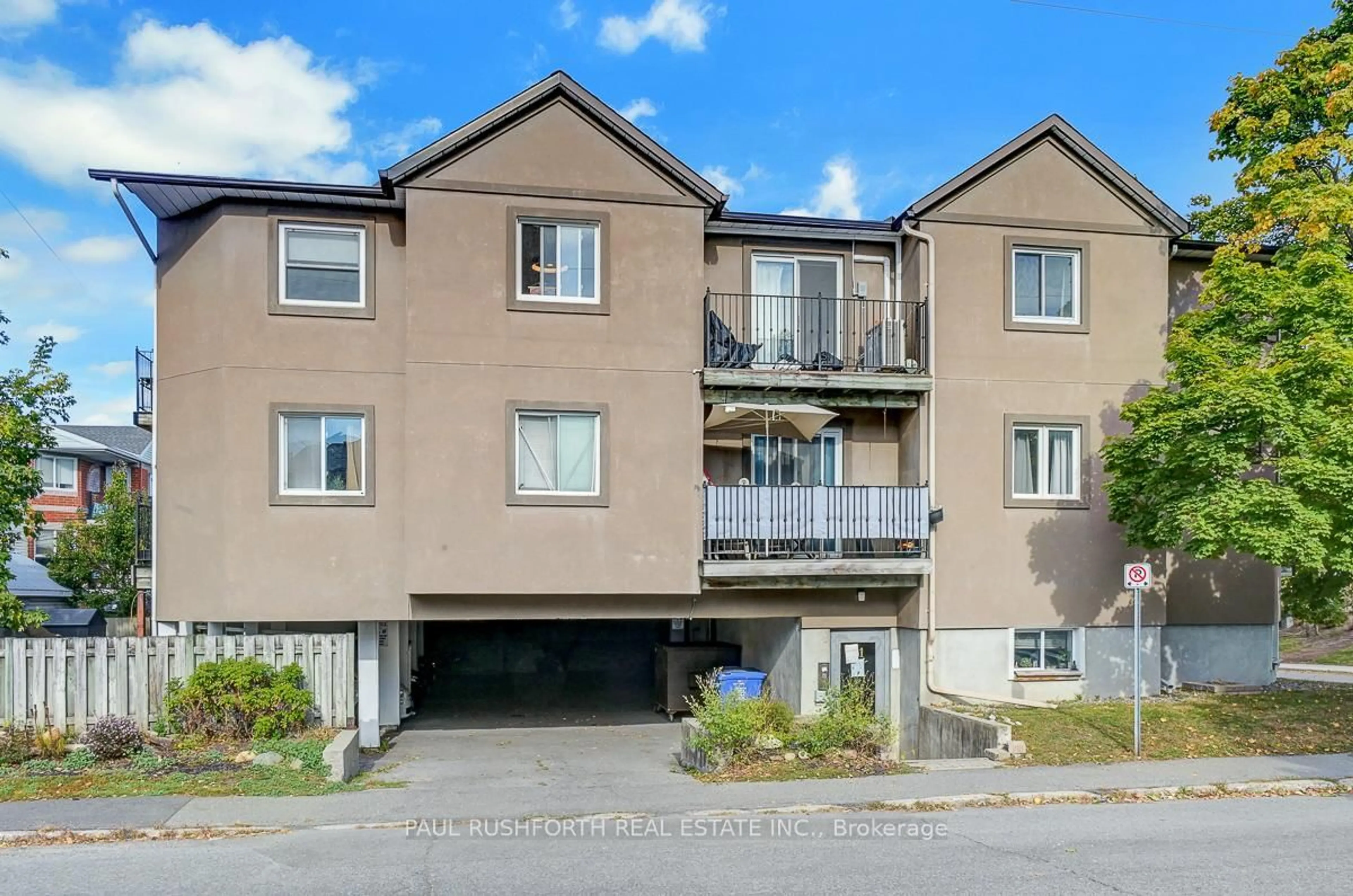 A pic from outside/outdoor area/front of a property/back of a property/a pic from drone, street for 41 Hilda St #201, Ottawa Ontario K1Y 4T4