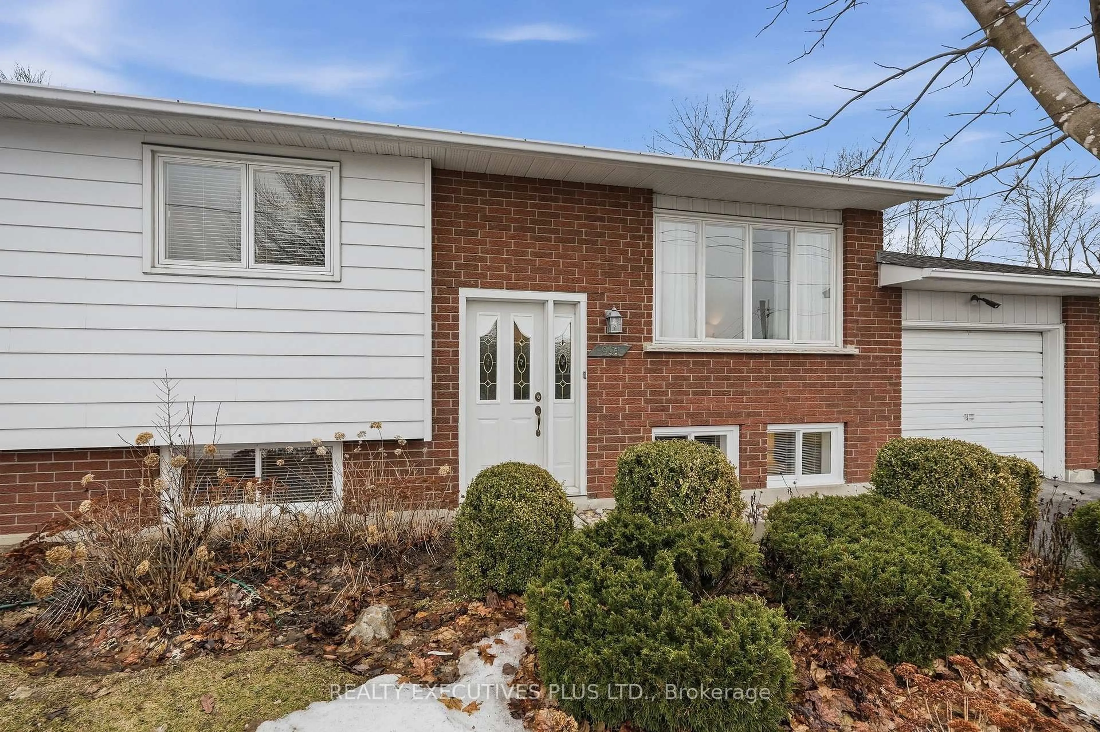Home with brick exterior material, street for 991 St Jacques St, Clarence-Rockland Ontario K4K 1C1