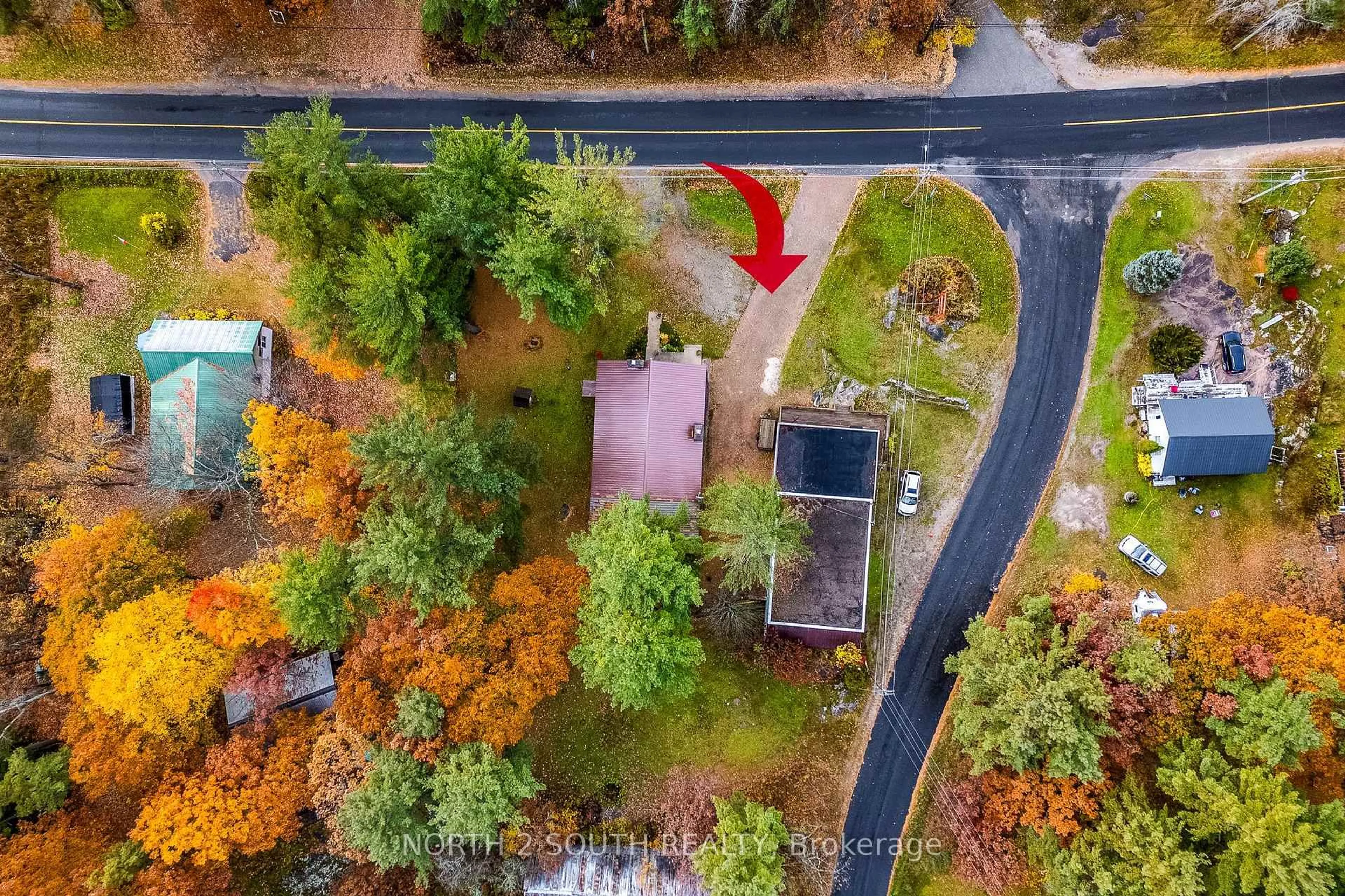 A pic from outside/outdoor area/front of a property/back of a property/a pic from drone, forest/trees view for 2512 Honey Harbour Rd, Georgian Bay Ontario P0E 1E0