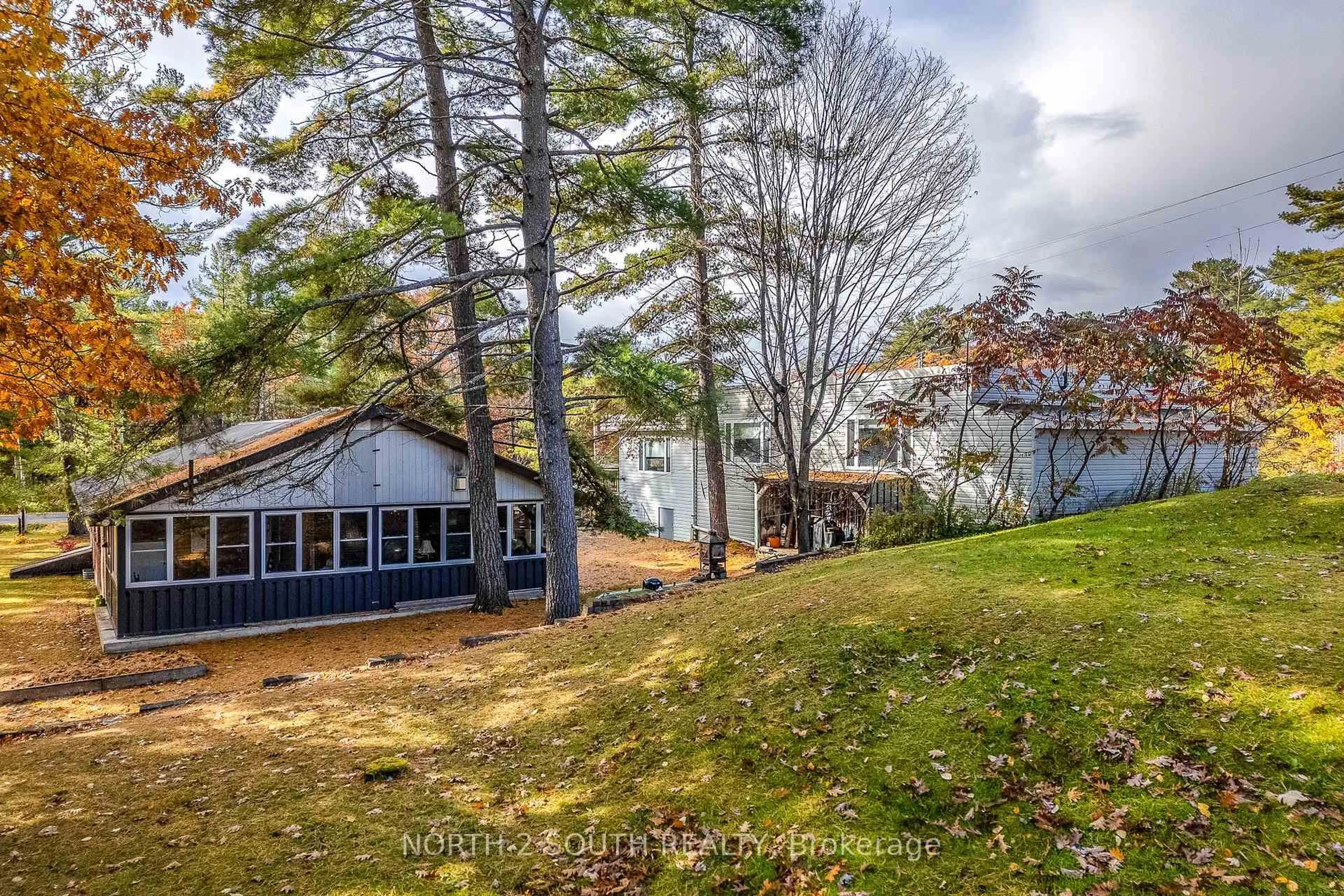 Patio, water/lake/river/ocean view for 2512 Honey Harbour Rd, Georgian Bay Ontario P0E 1E0
