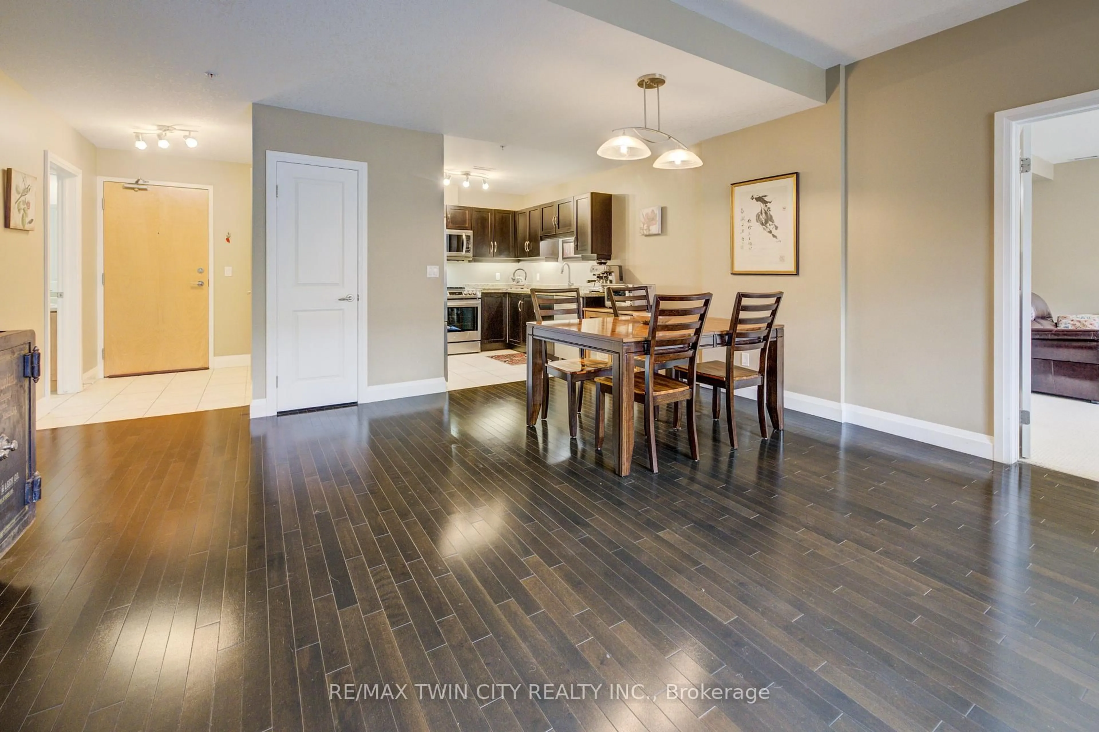 Unknown for 165 Duke St #105, Kitchener Ontario N2H 6T8