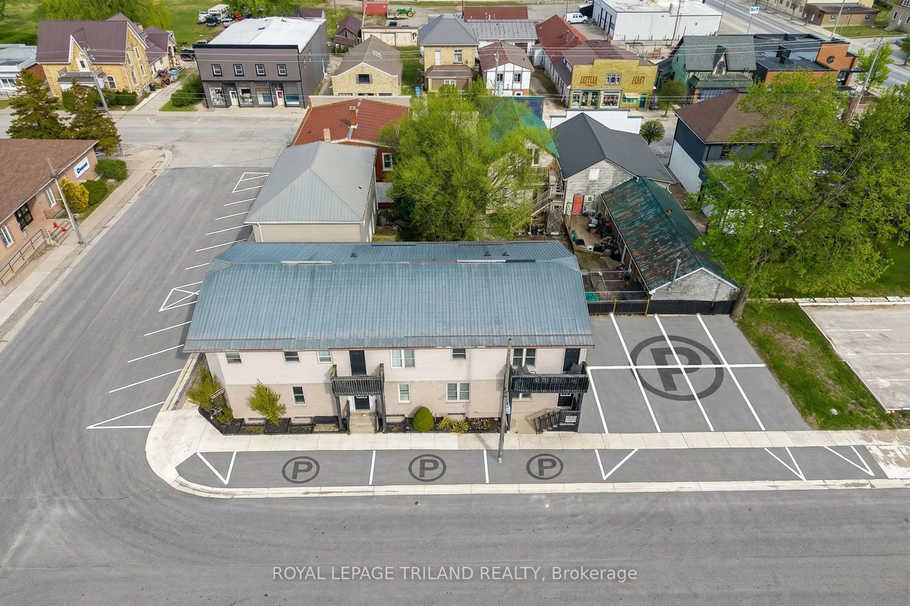 A pic from outside/outdoor area/front of a property/back of a property/a pic from drone, unknown for 15 Victoria Lane, Bluewater Ontario N0M 2T0
