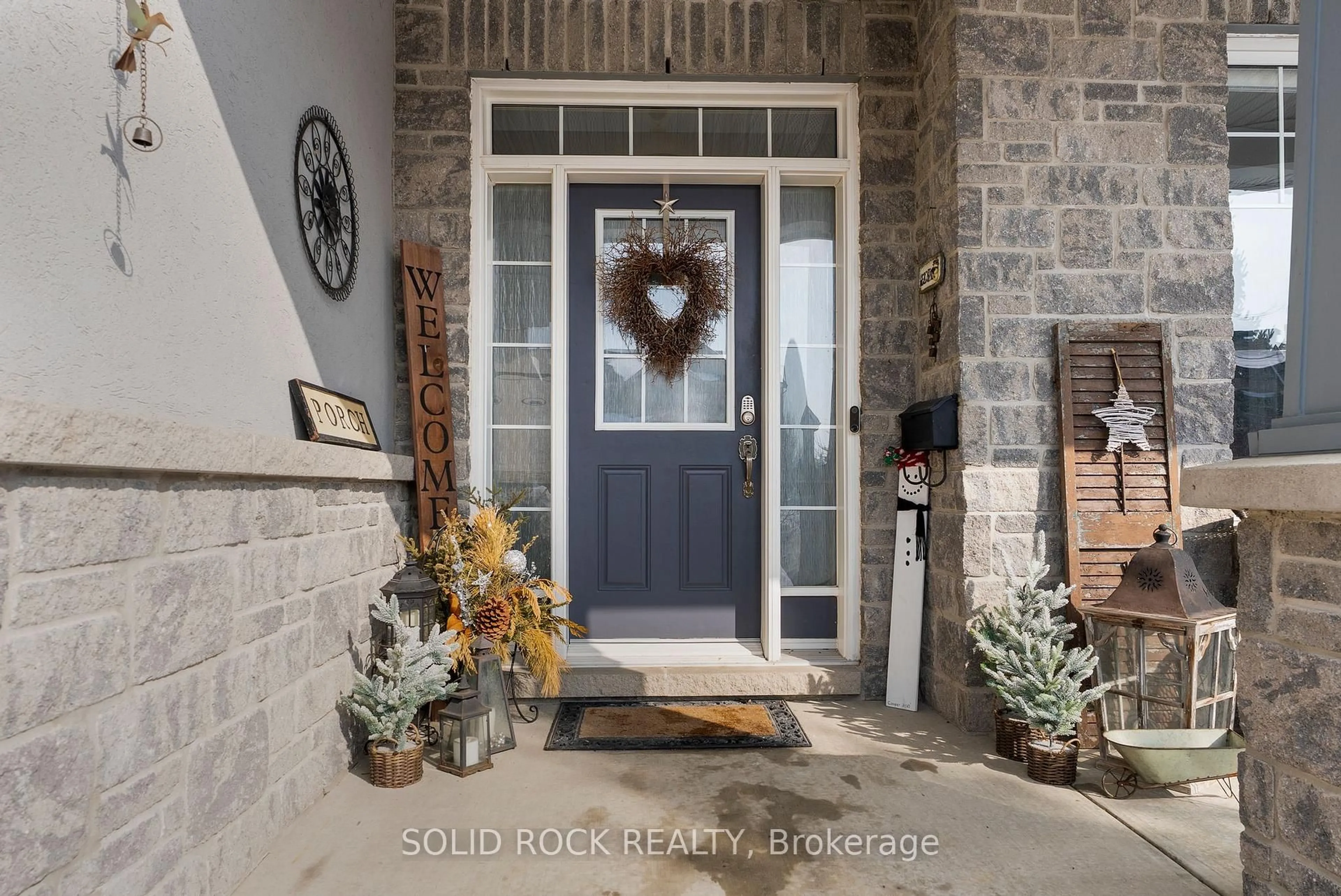 Indoor entryway for 182 Arthur St, Arnprior Ontario K7S 1A4