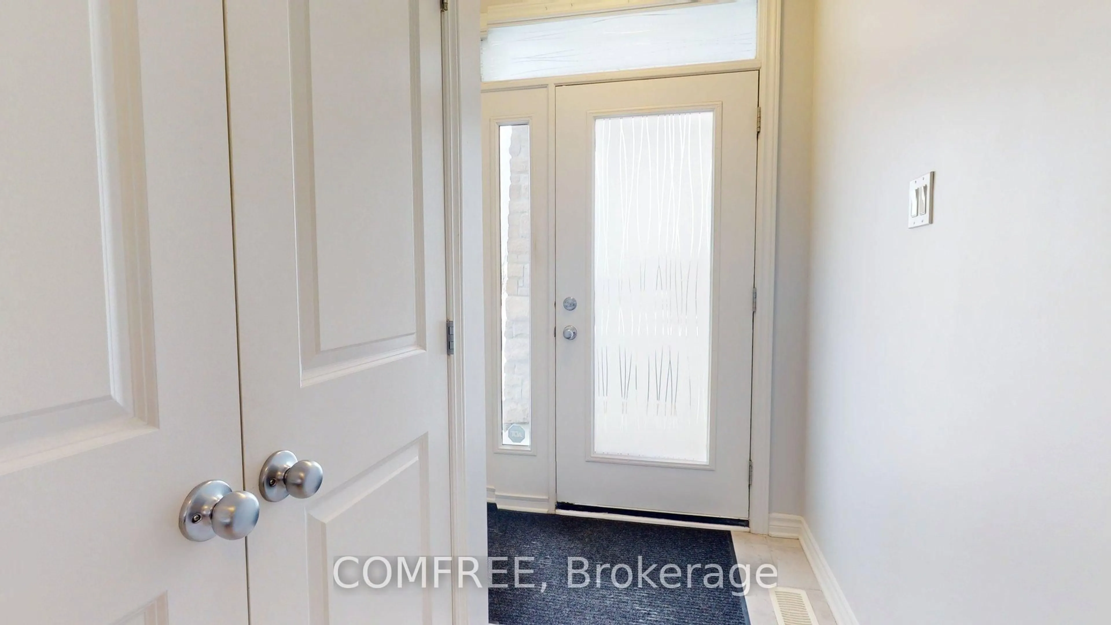 Indoor entryway for 883 Antonio Farley St, Orleans Ontario K4A 5K1