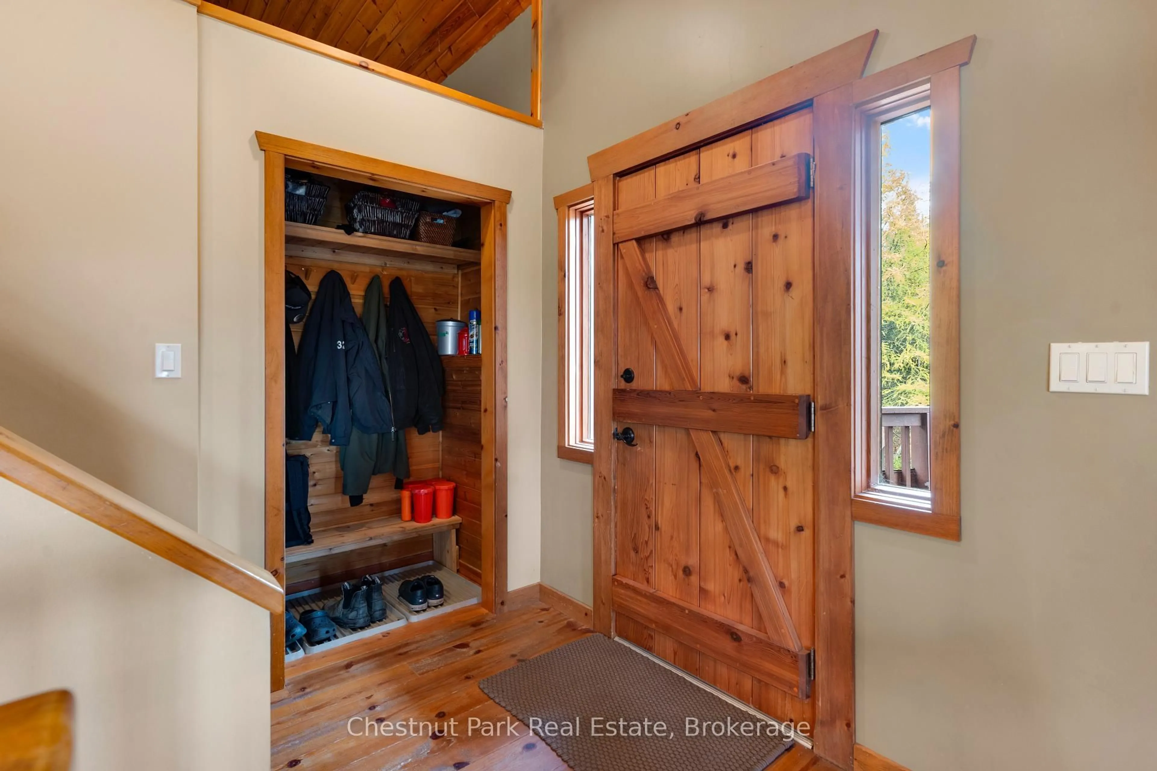 Indoor entryway for 1109 Canopy Lane, Algonquin Highlands Ontario K0M 1J1