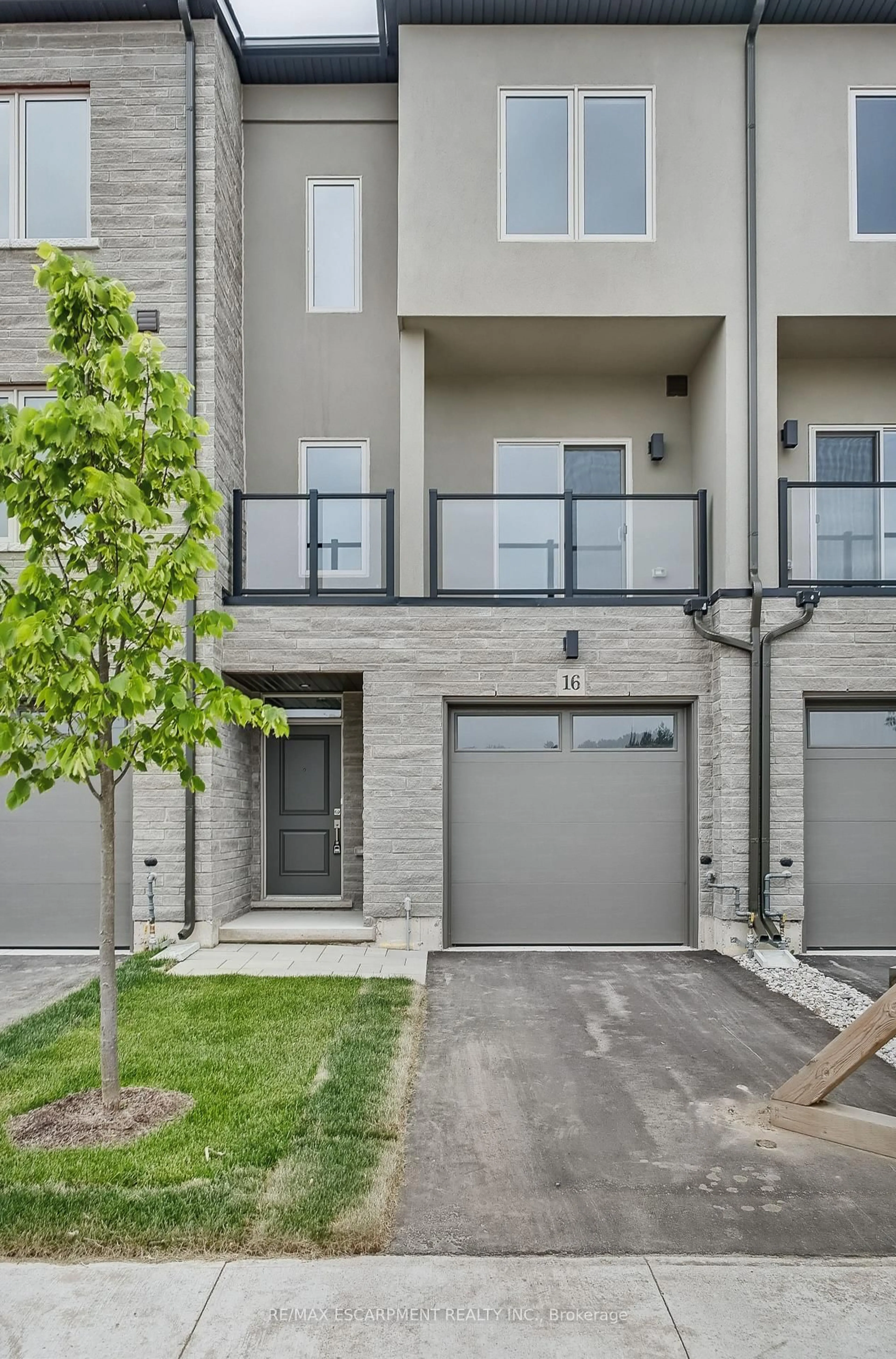 Unknown for 16 CLEAR VALLEY Lane, Hamilton Ontario L0R 1W0