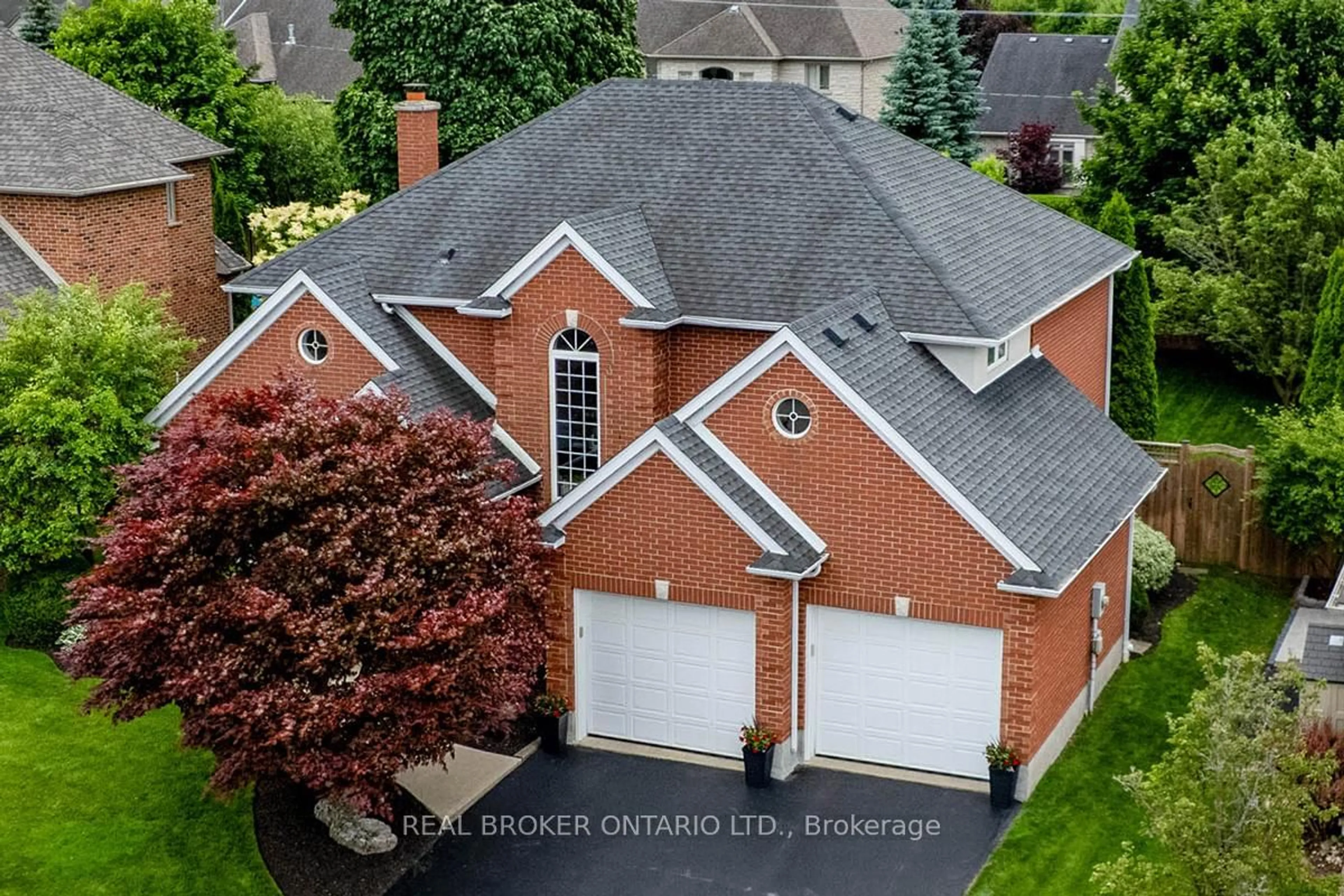 A pic from outside/outdoor area/front of a property/back of a property/a pic from drone, street for 19 PIONEER TOWER Cres, Kitchener Ontario N2P 2L2