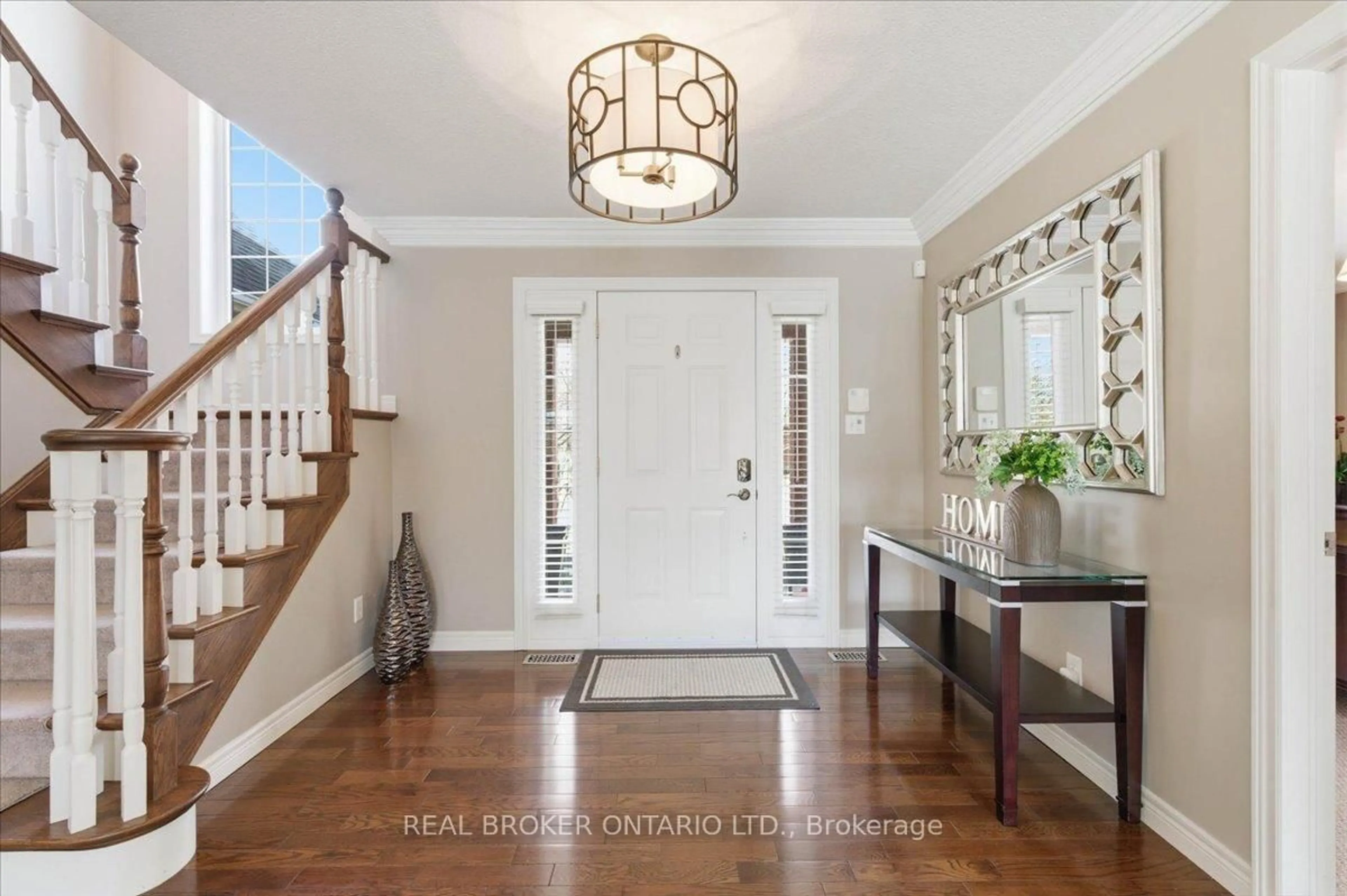 Indoor entryway for 19 PIONEER TOWER Cres, Kitchener Ontario N2P 2L2