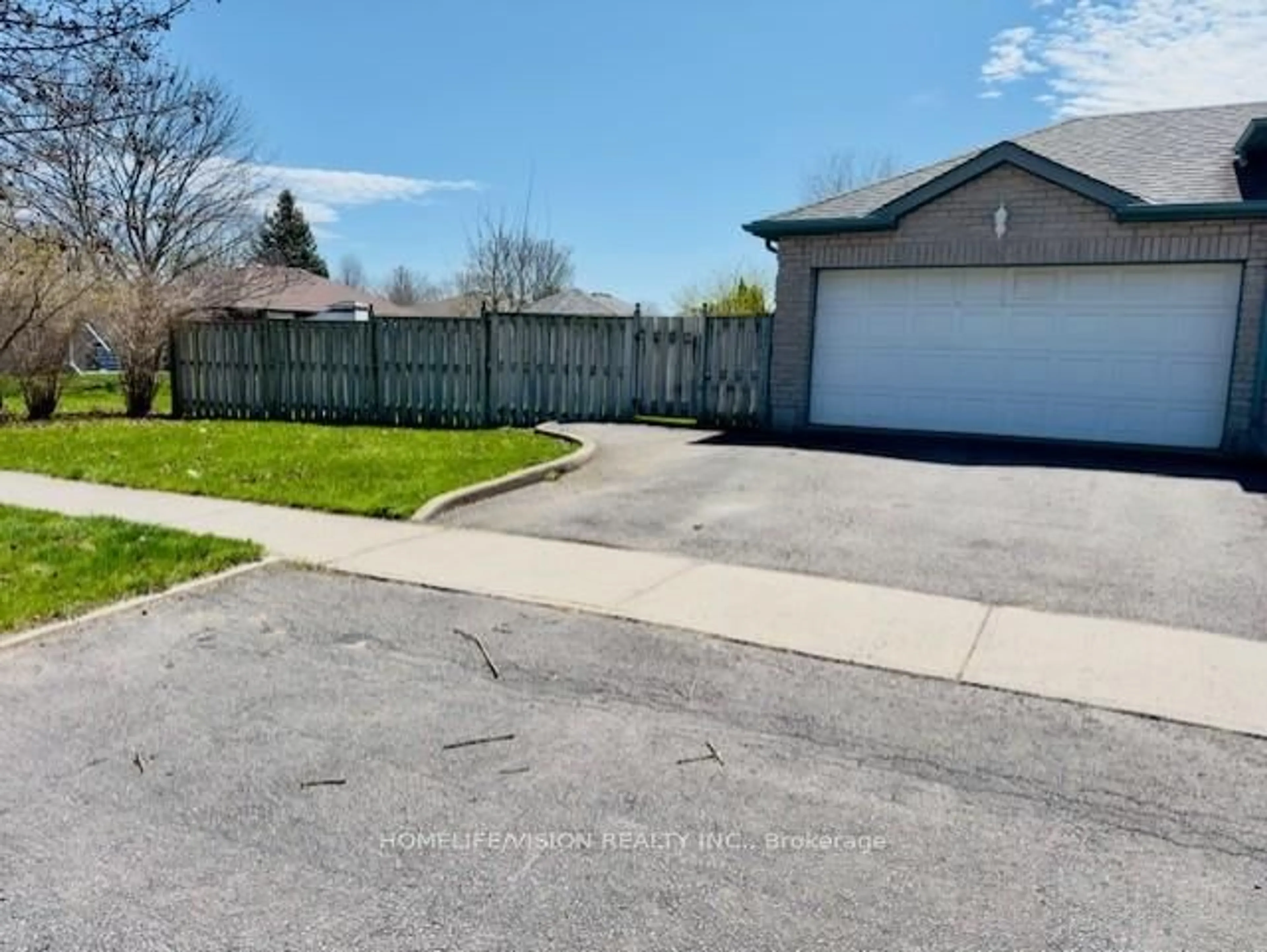 A pic from outside/outdoor area/front of a property/back of a property/a pic from drone, street for 1105 Tillison Ave, Cobourg Ontario K9A 5N4