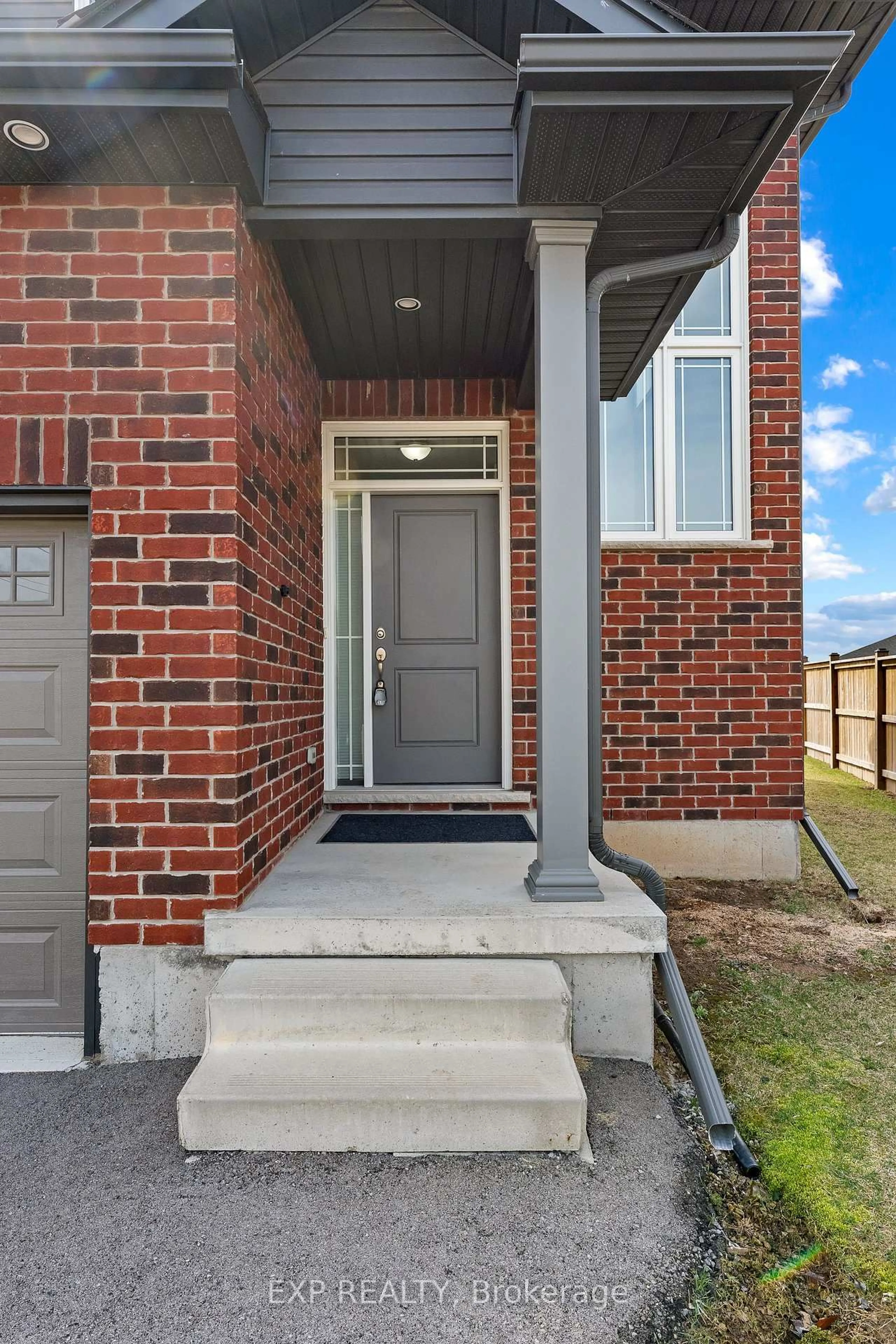 Home with brick exterior material, street for 33 Cinnamon St, Thorold Ontario L2V 0H6