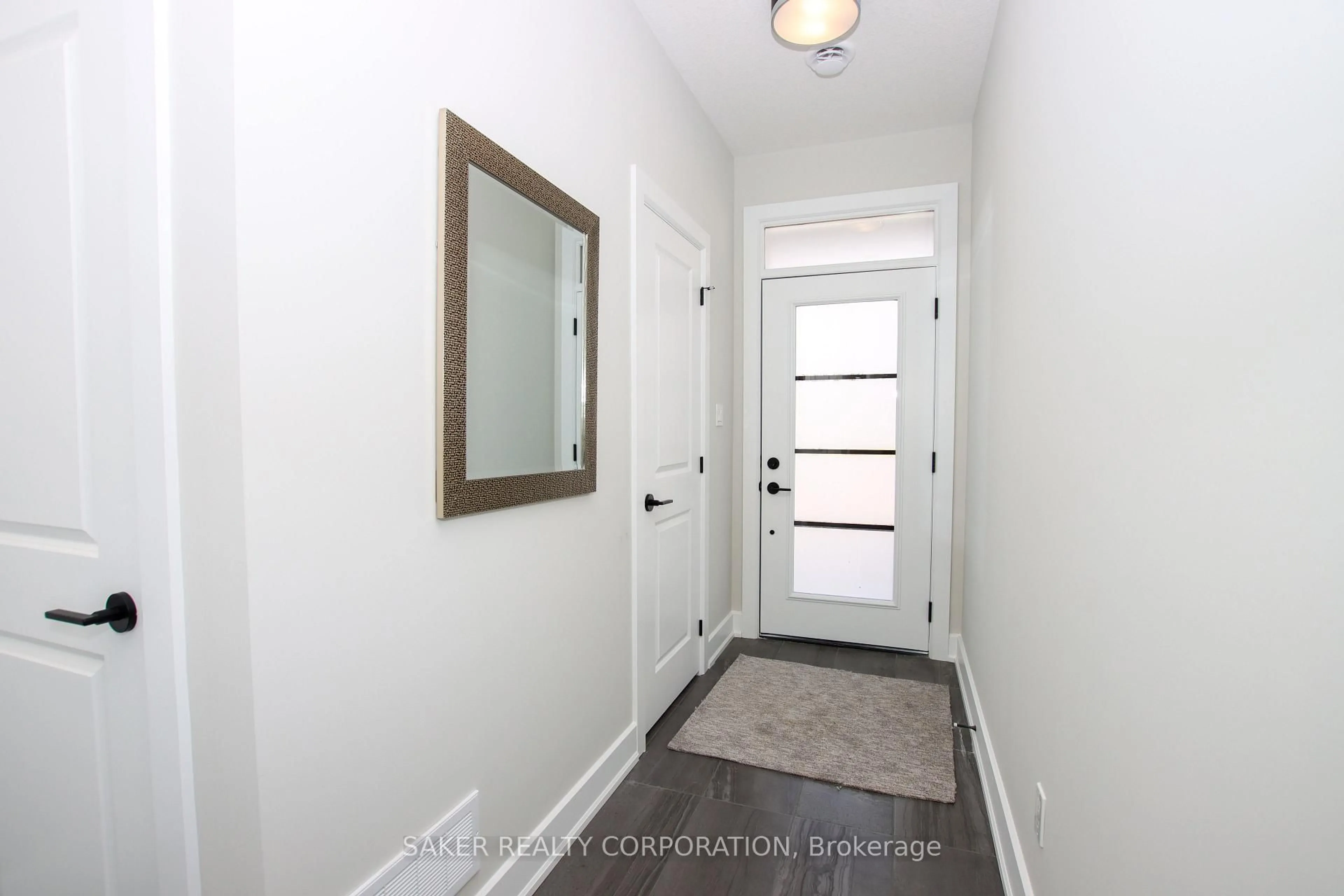Indoor entryway for 579 REGENT St, Strathroy-Caradoc Ontario N0L 1W0