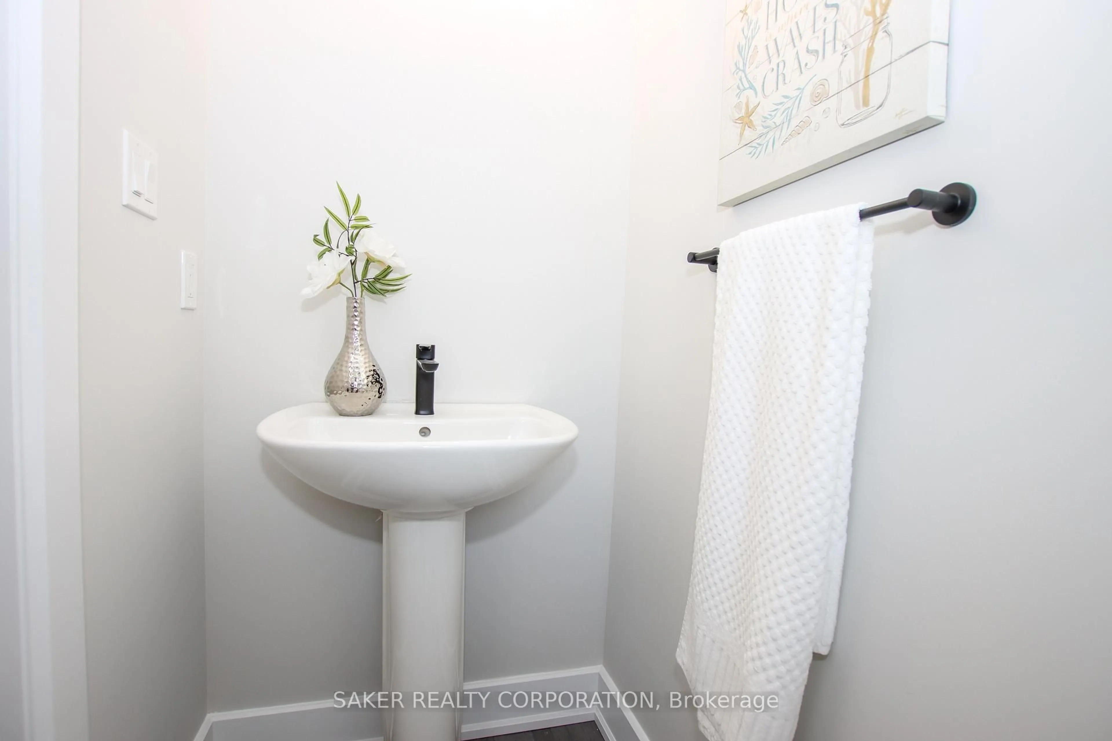 Standard bathroom, unknown for 579 REGENT St, Strathroy-Caradoc Ontario N0L 1W0