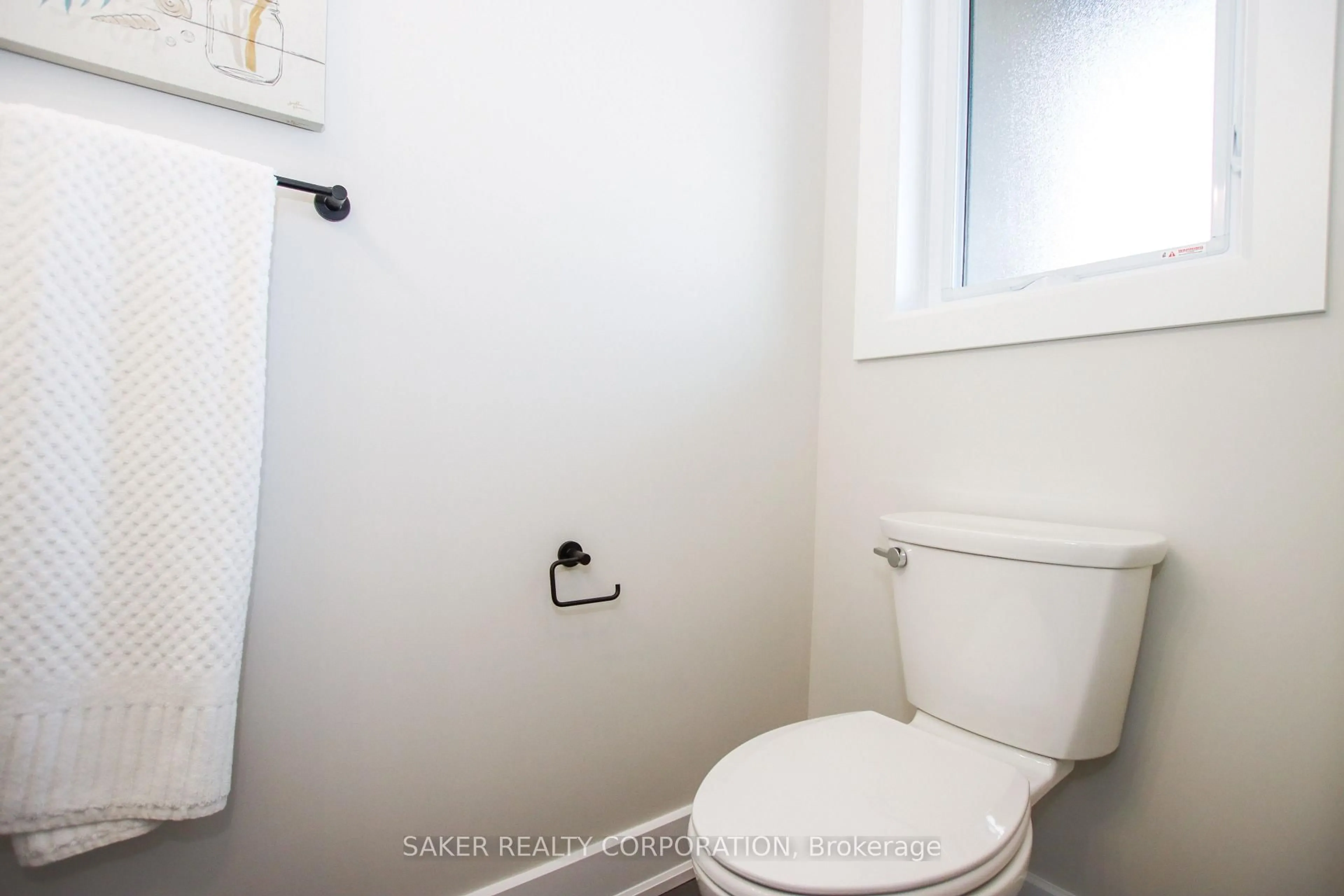 Standard bathroom, unknown for 579 REGENT St, Strathroy-Caradoc Ontario N0L 1W0