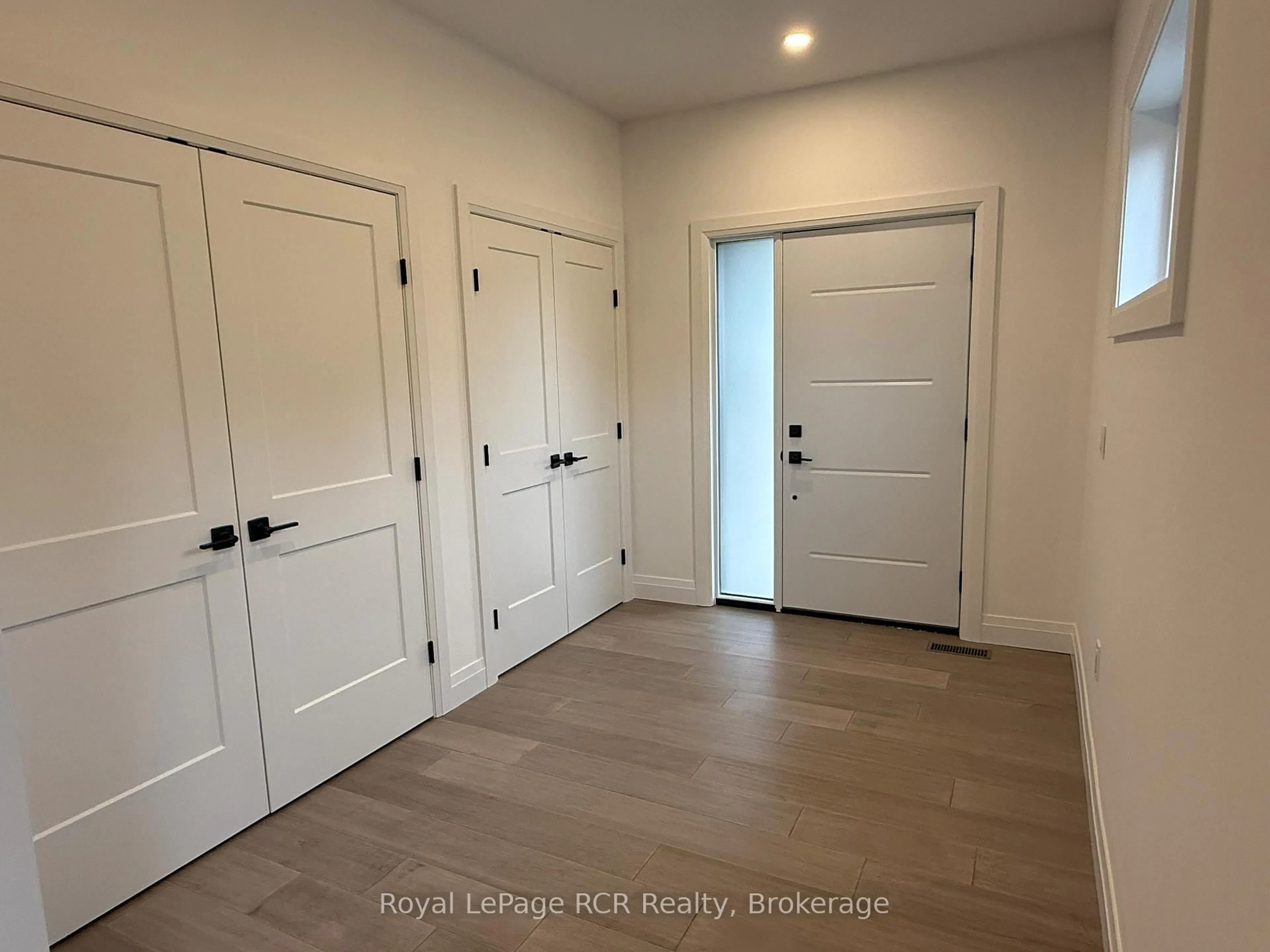 Indoor entryway for 170 Elgin St, Grey Highlands Ontario N0C 1K0