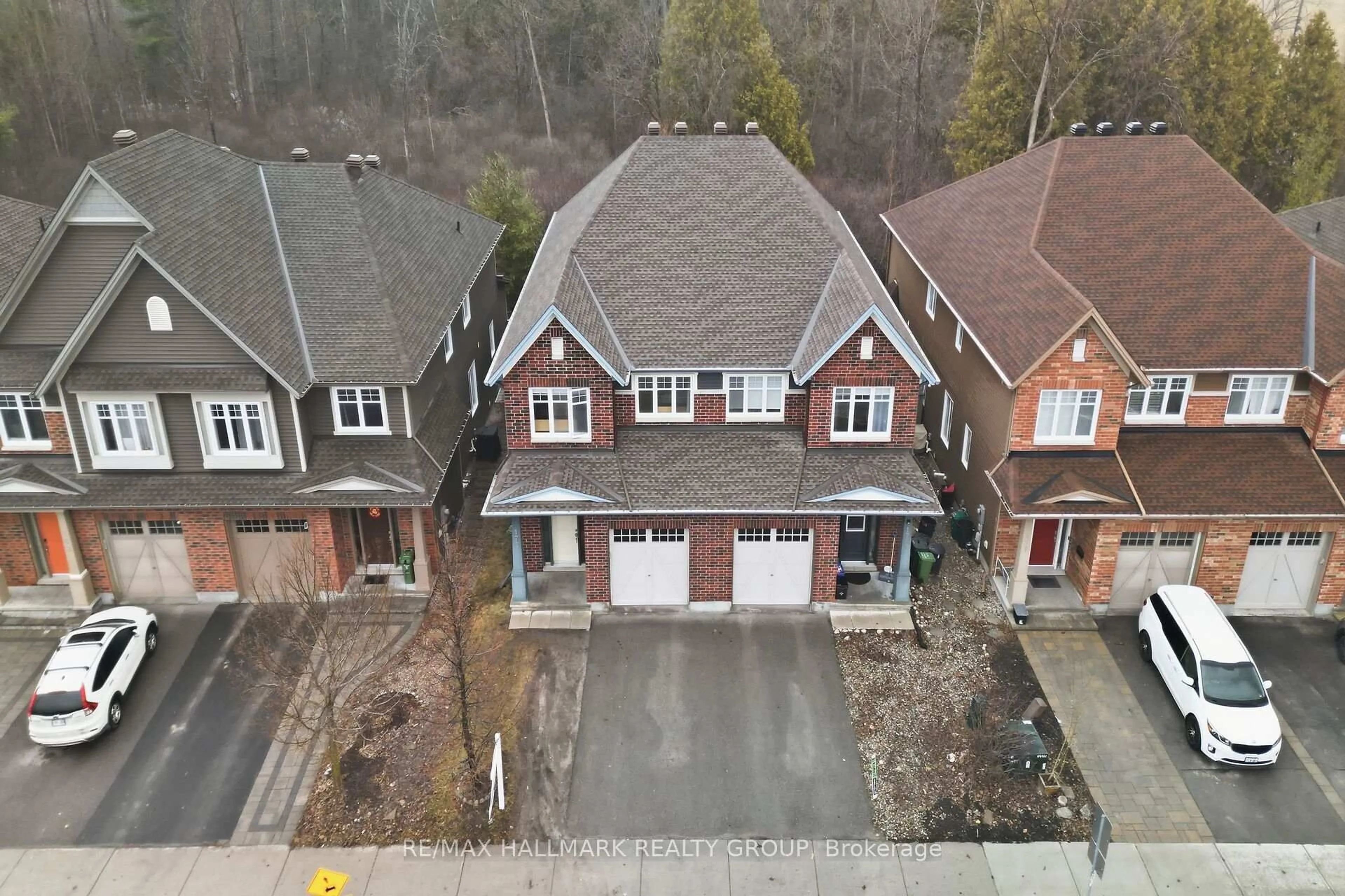A pic from outside/outdoor area/front of a property/back of a property/a pic from drone, street for 173 Highbury Park Dr, Ottawa Ontario K2J 5Y1