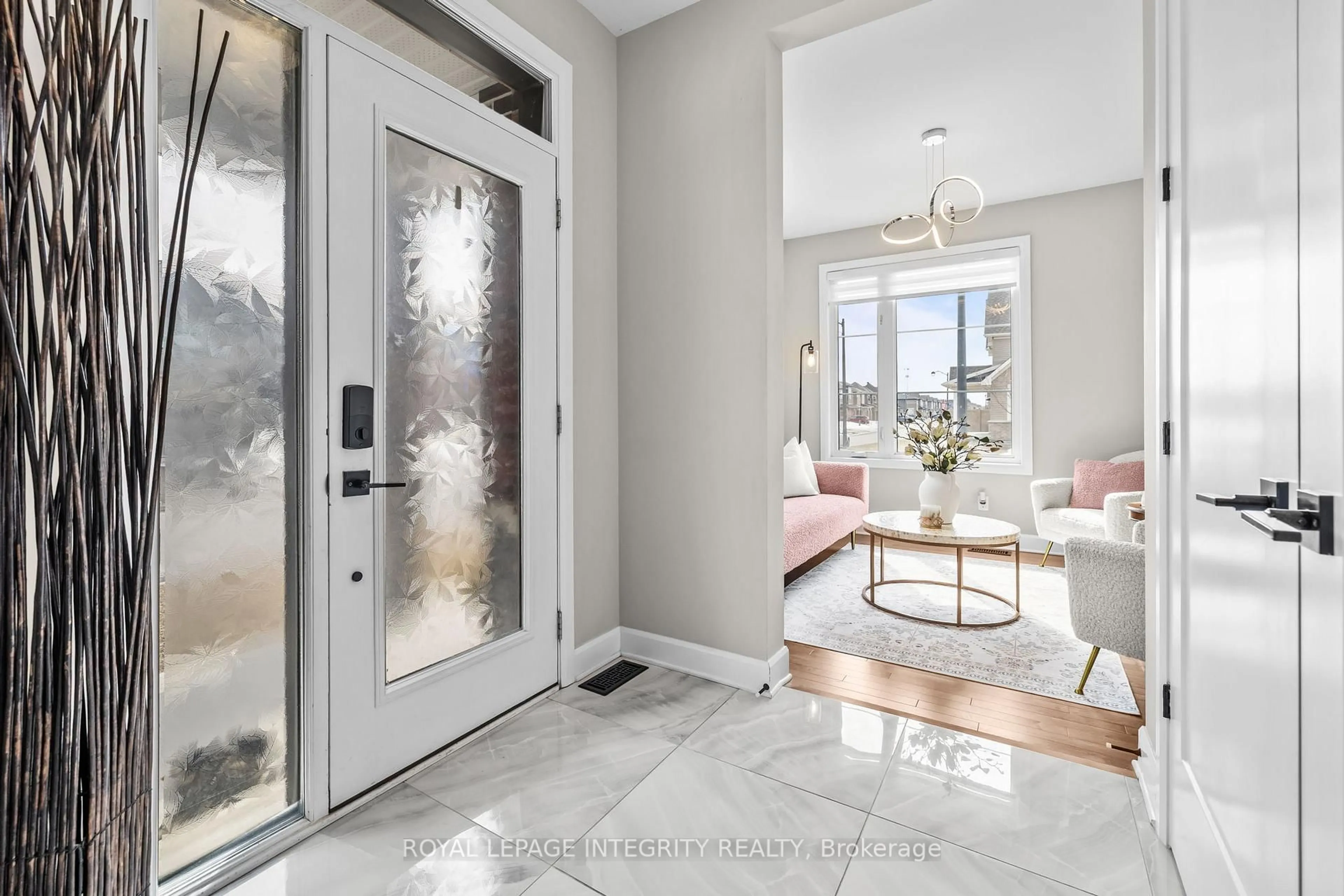 Indoor entryway for 68 Malachigan Cres, Orleans Ontario K4A 1G5