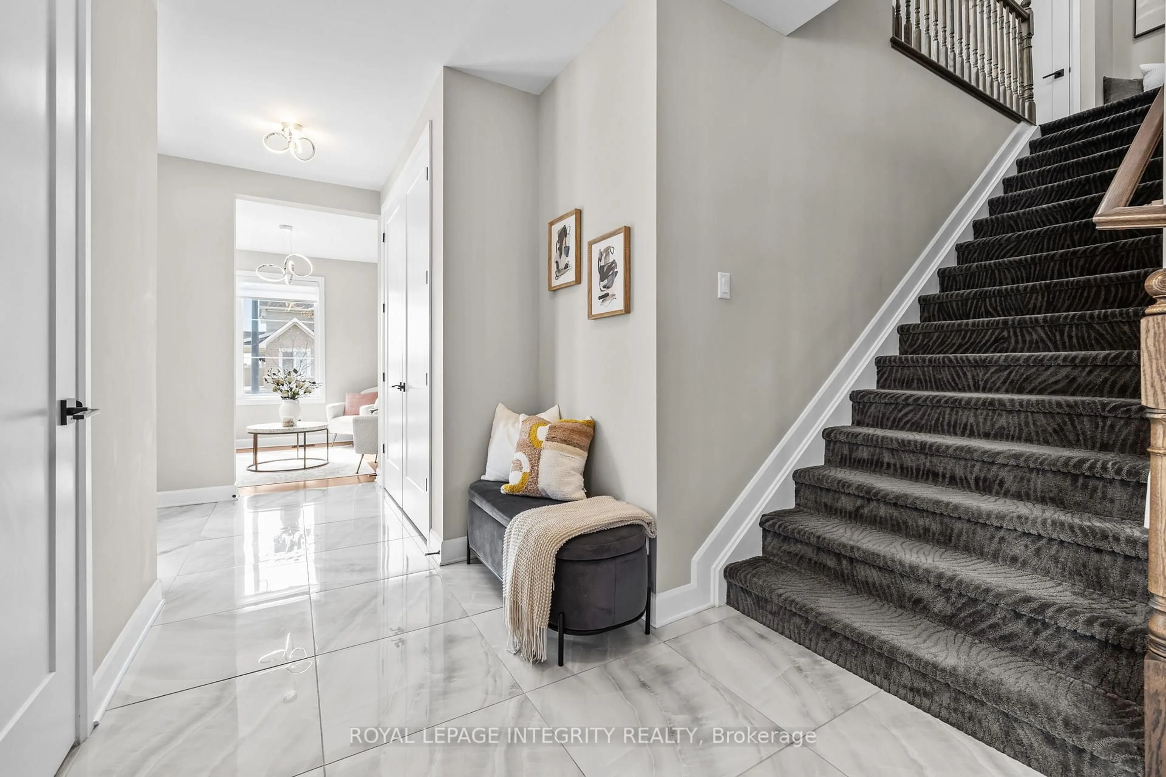 Indoor entryway for 68 Malachigan Cres, Orleans Ontario K4A 1G5