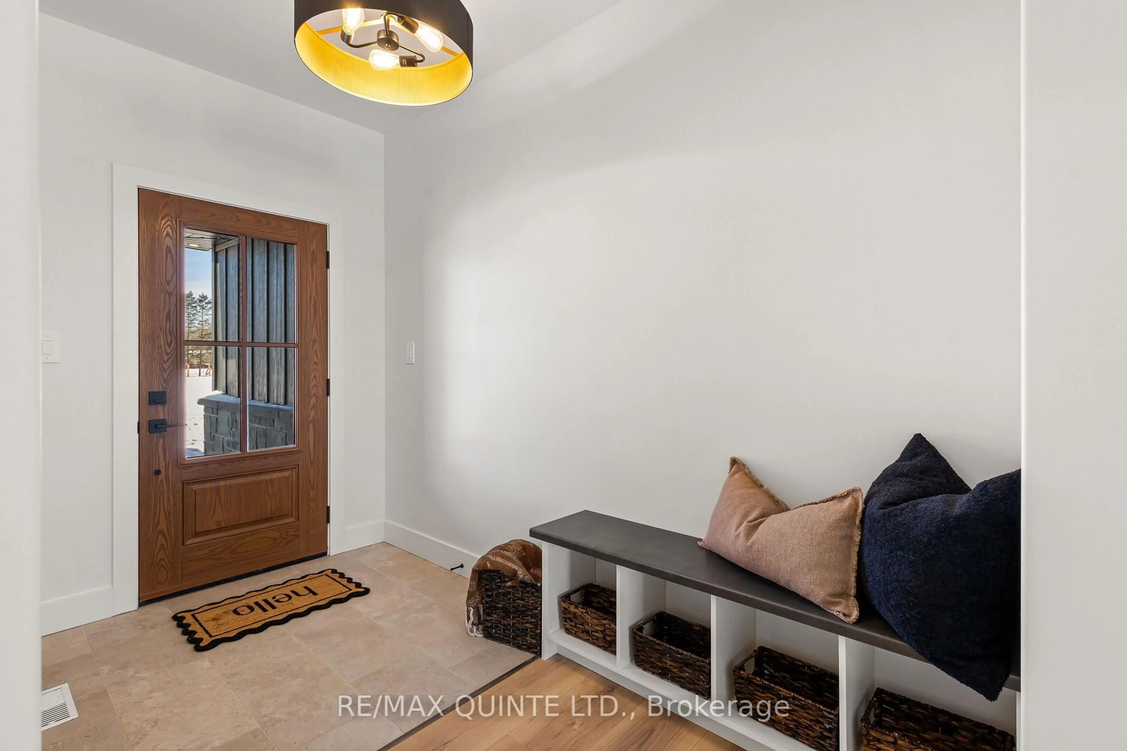 Indoor entryway for 8 Deerview Dr, Quinte West Ontario K8V 0L8