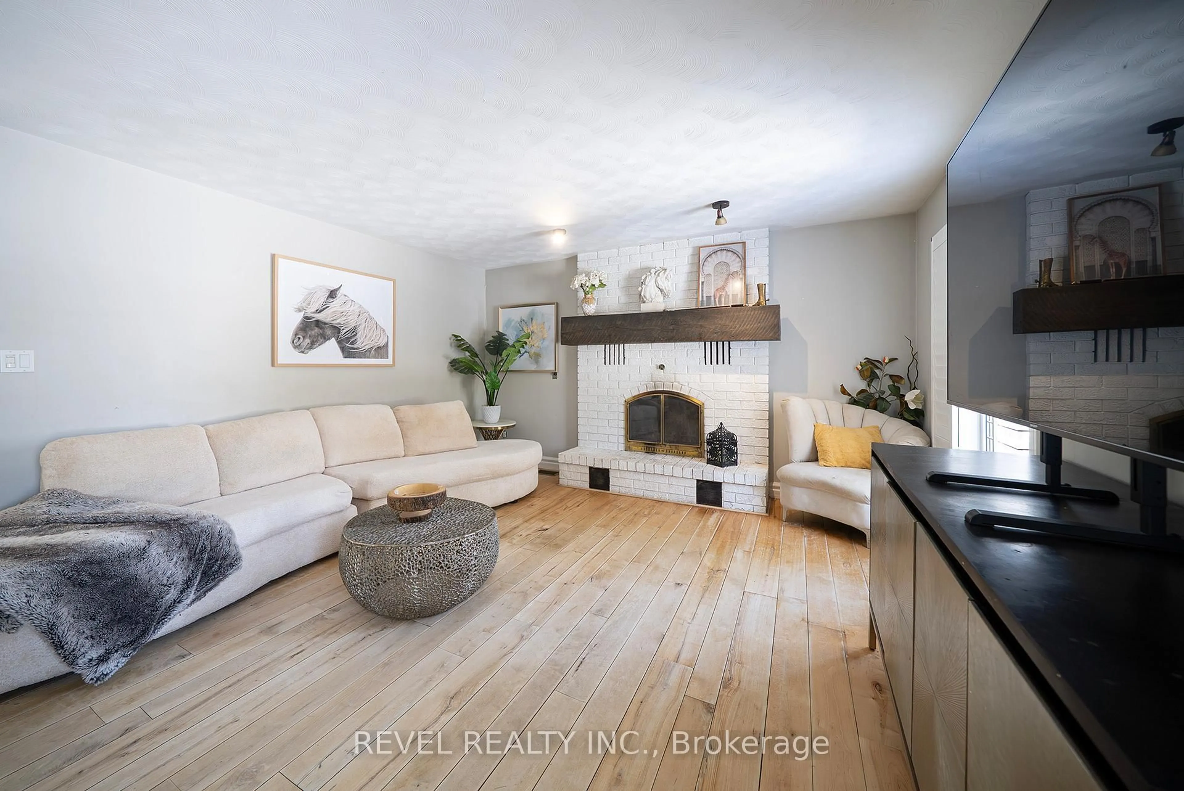 Living room with furniture, wood/laminate floor for 428 Charlotteville Road 1, Norfolk Ontario N0E 1P0
