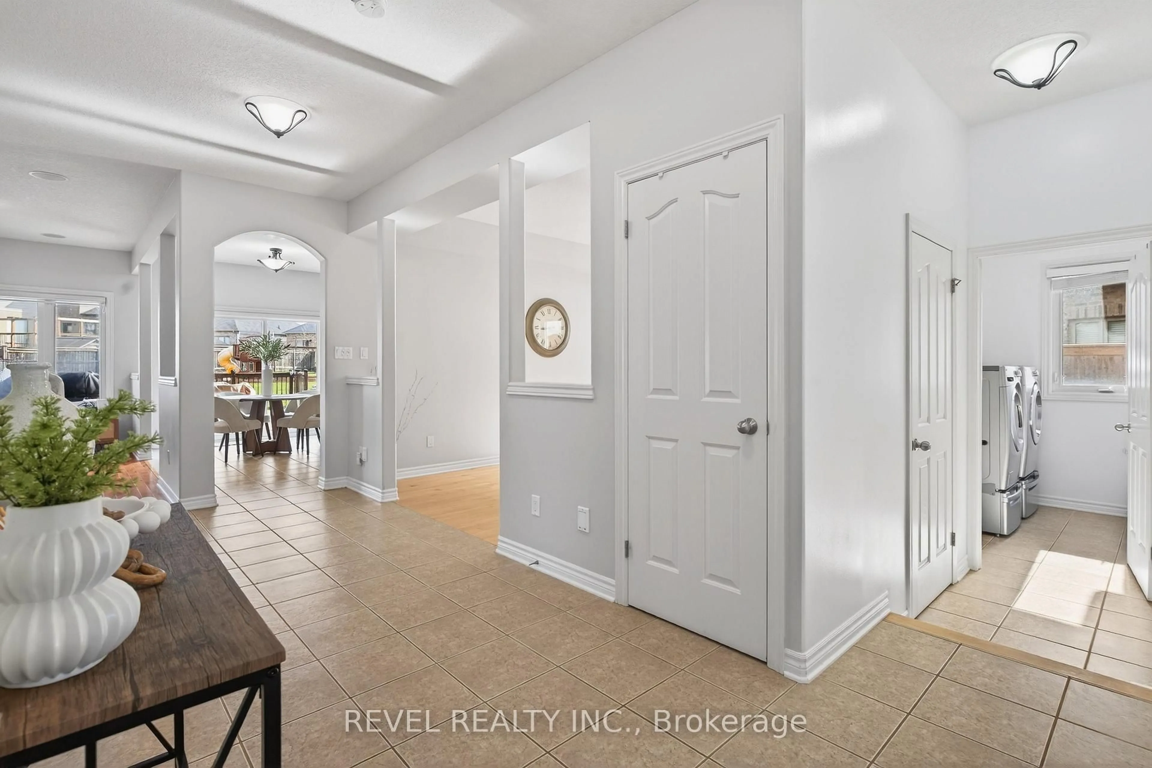 Indoor foyer for 3190 Pincombe Dr, London South Ontario N6L 0B4