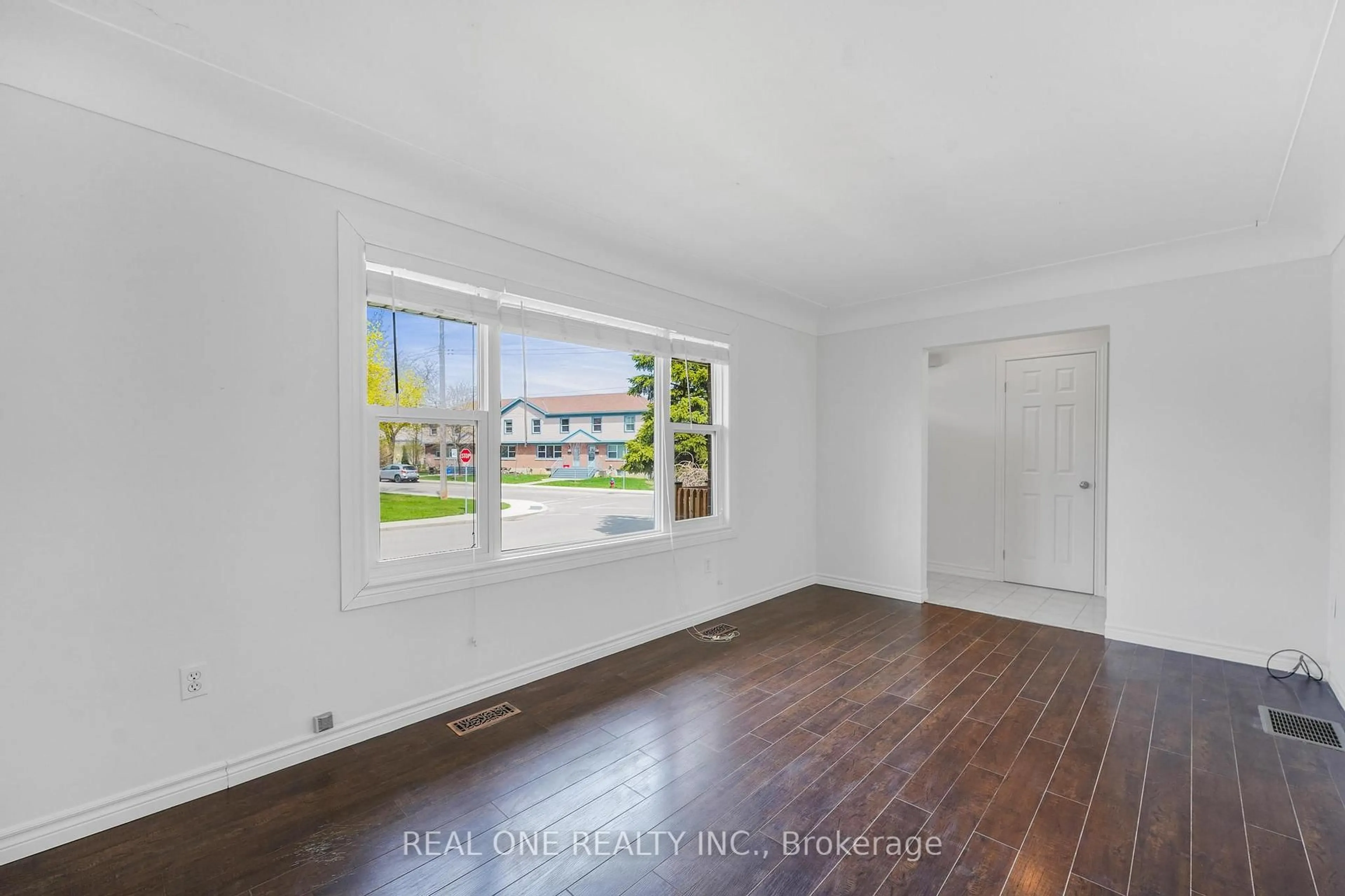 A pic of a room for 22 Halam Ave, Hamilton Ontario L8V 1Z3