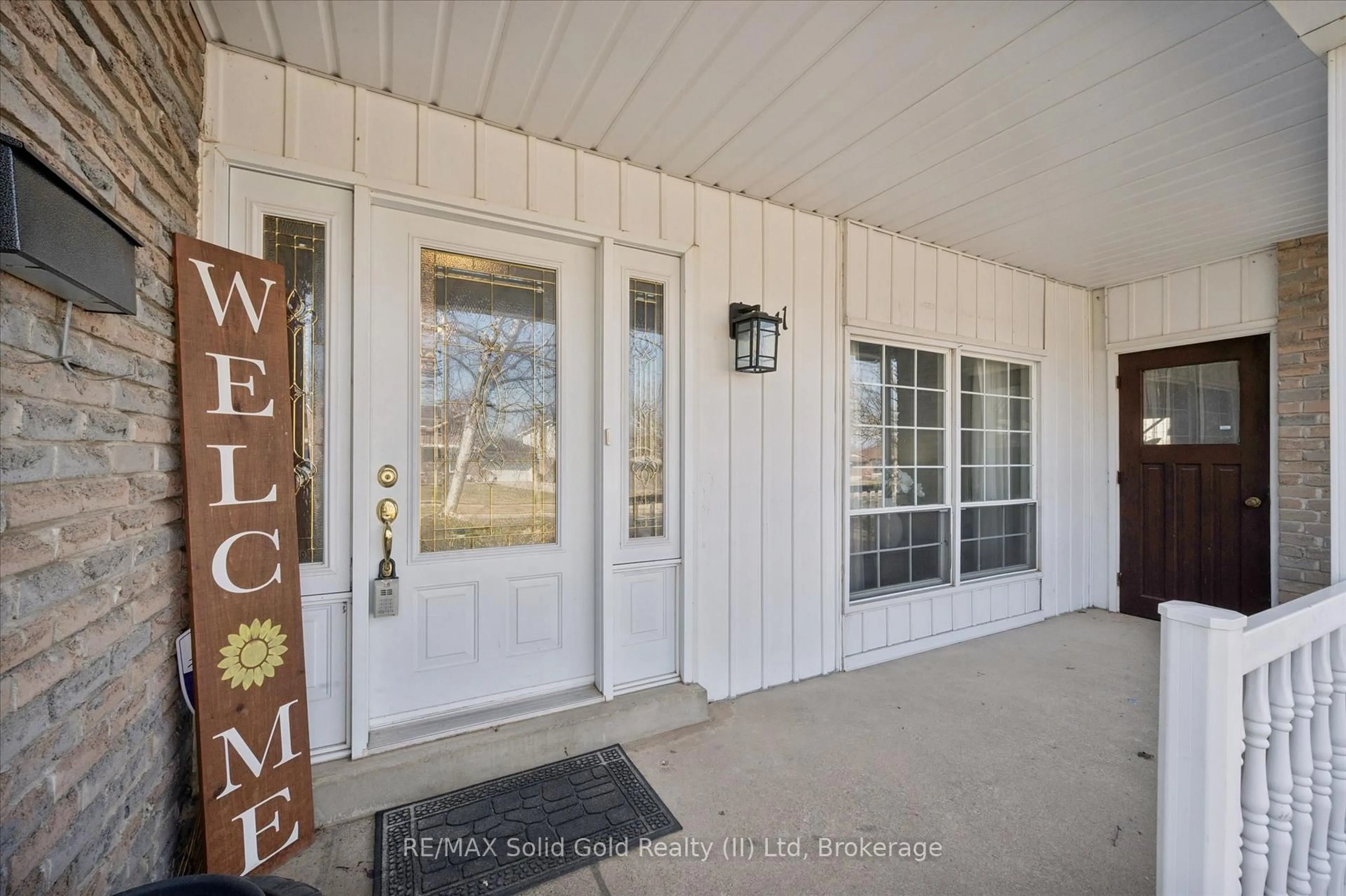 Indoor entryway for 11 Blue Spruce Crt, Kitchener Ontario N2N 1L2