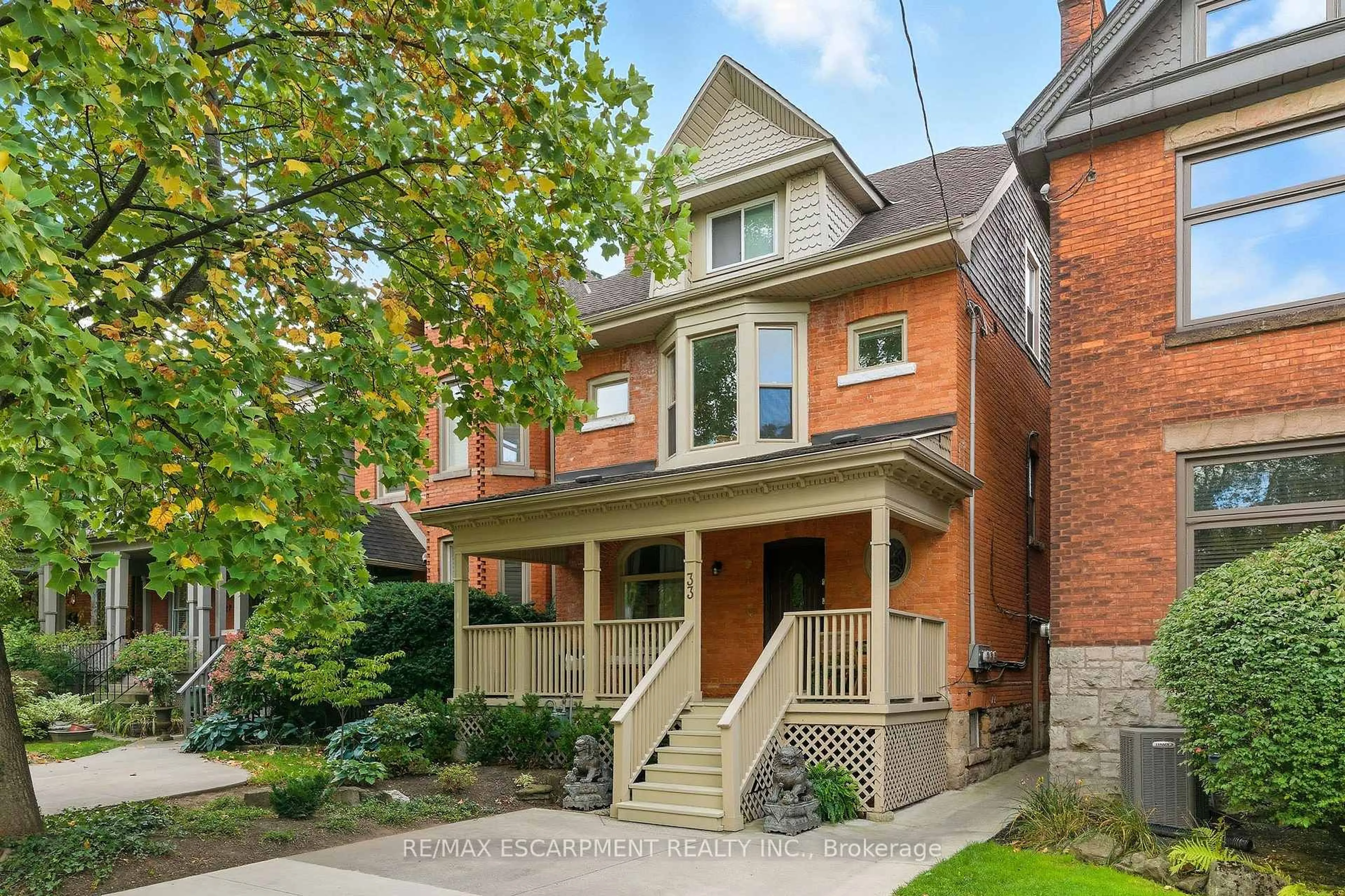 Home with brick exterior material, street for 33 Homewood Ave, Hamilton Ontario L8P 2M1